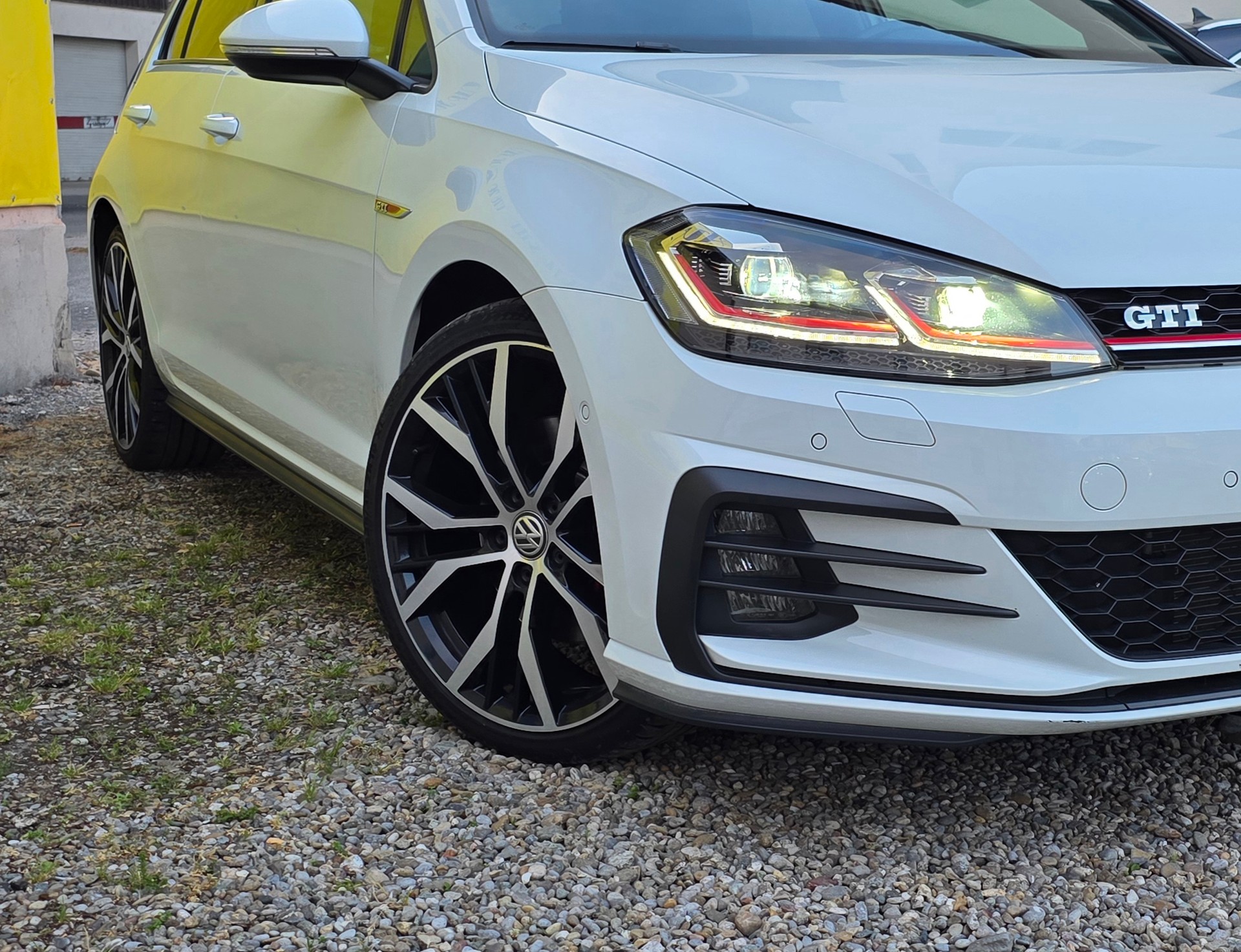VW Golf 2.0 TSI GTI DSG-image-1