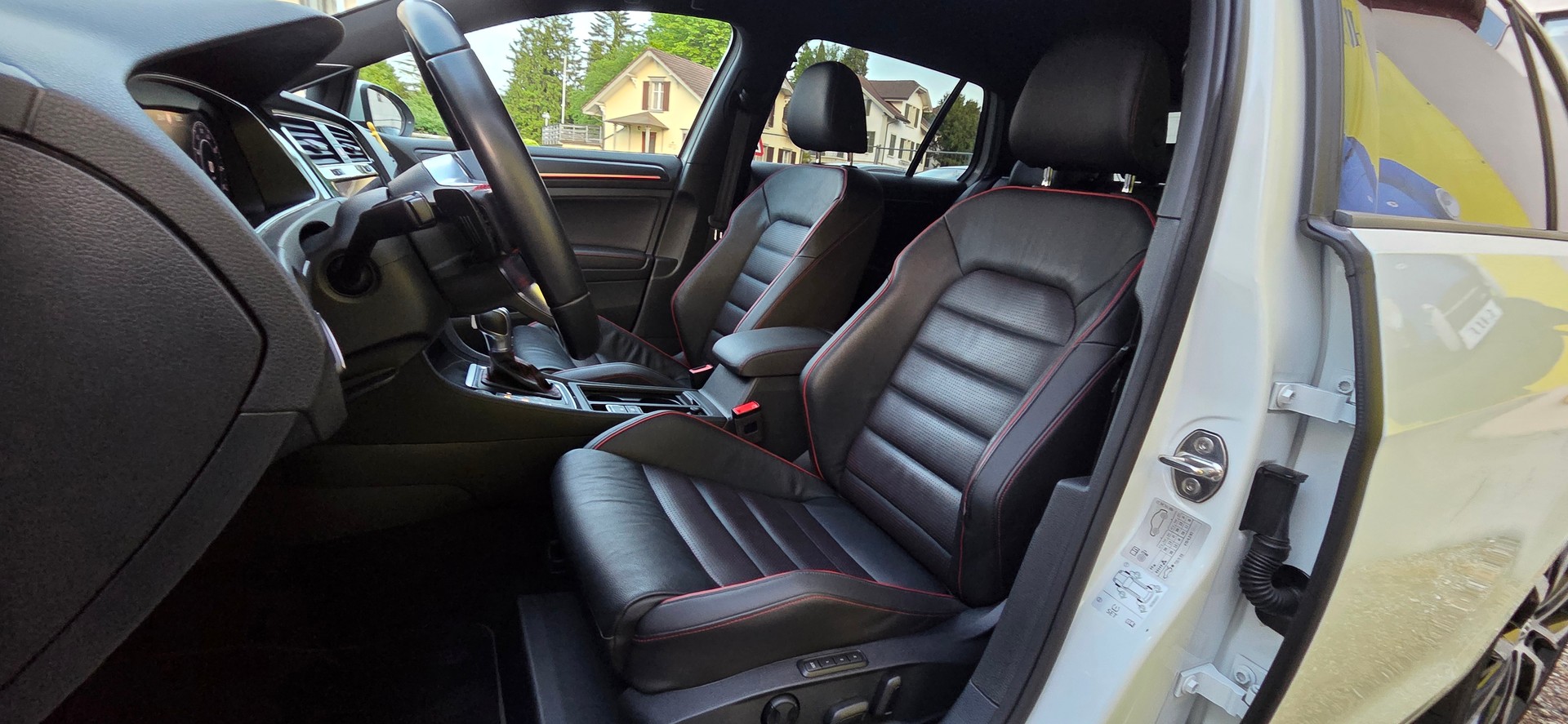 VW Golf 2.0 TSI GTI DSG-image-9