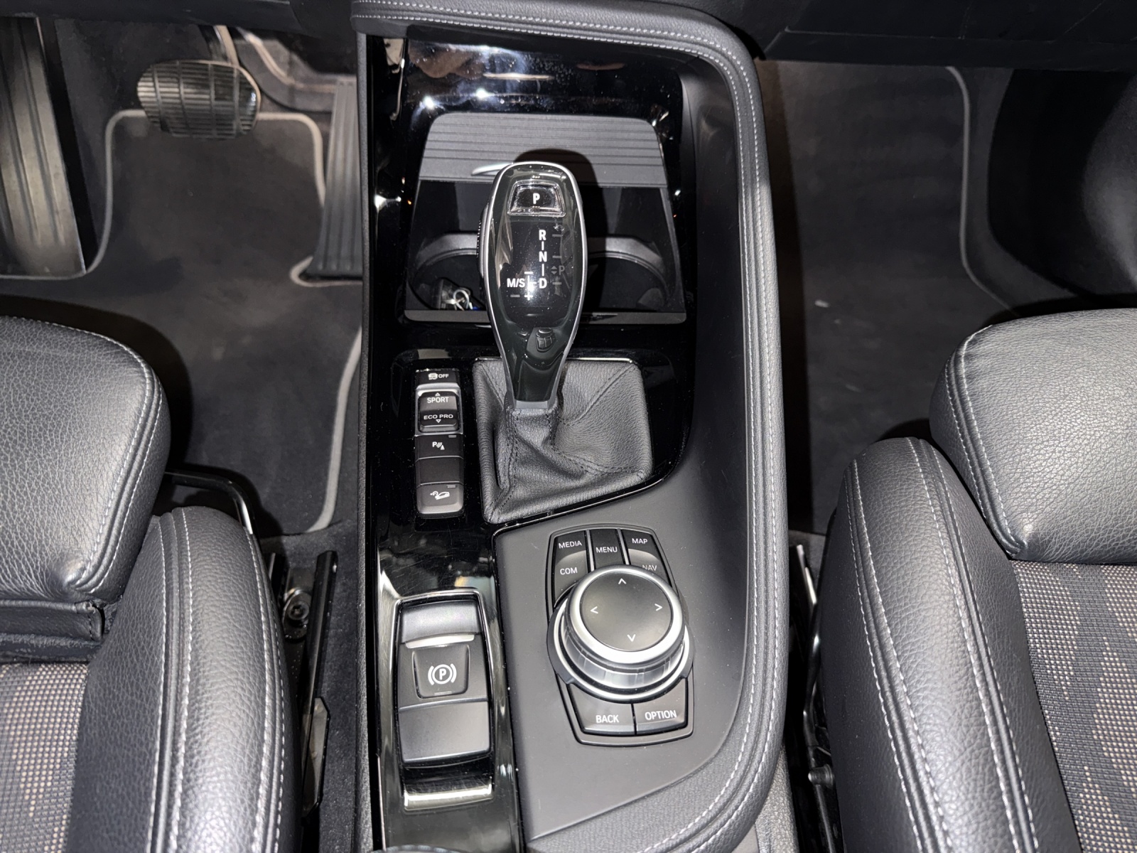 BMW X1 xDrive 20d xLine-image-15