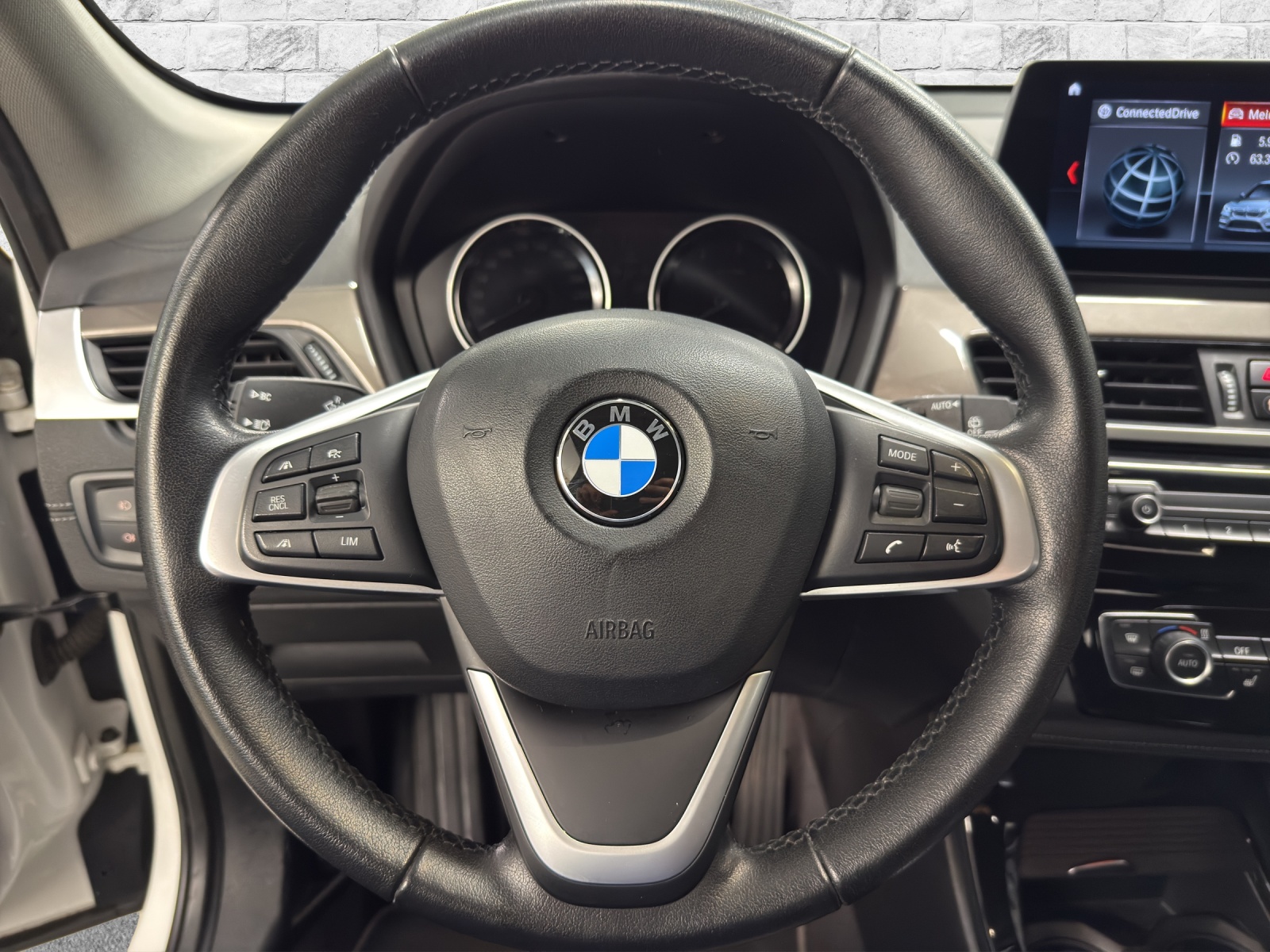 BMW X1 xDrive 20d xLine-image-11
