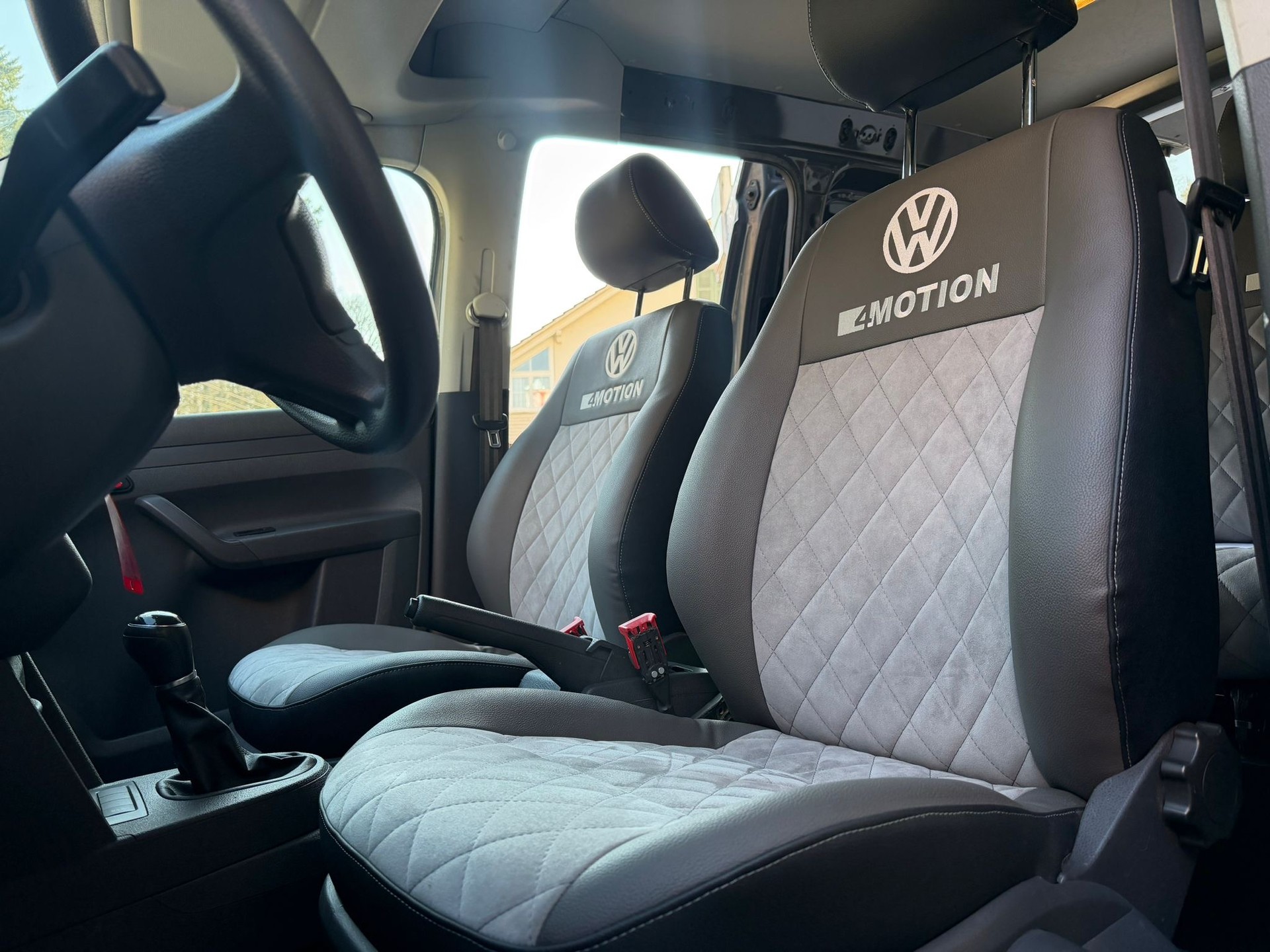 VW Caddy 2.0 TDI 4Motion-image-7