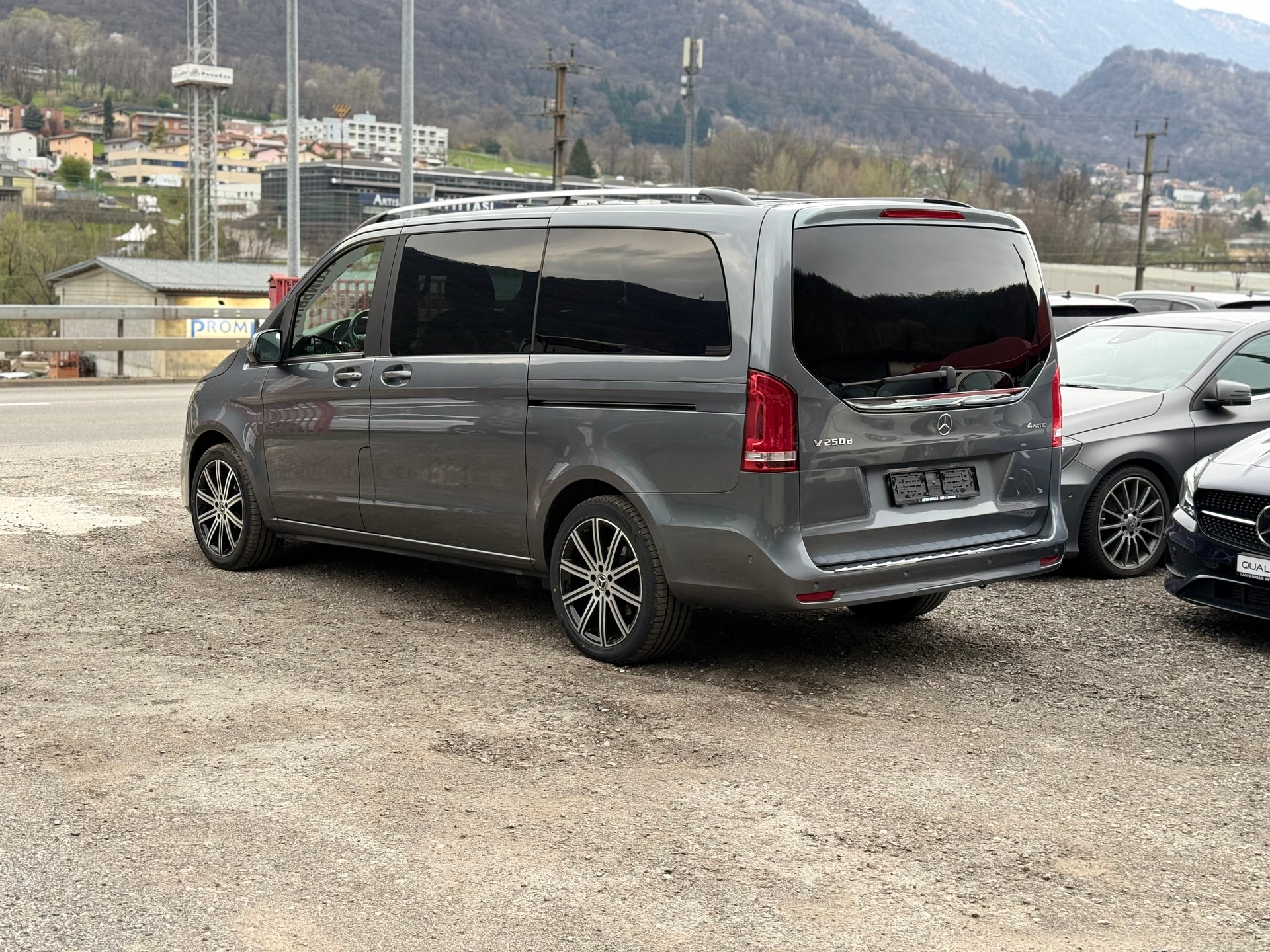 MERCEDES-BENZ V 250 d lang Trend 8 POSTI 4Matic 9G-Tronic-image-3