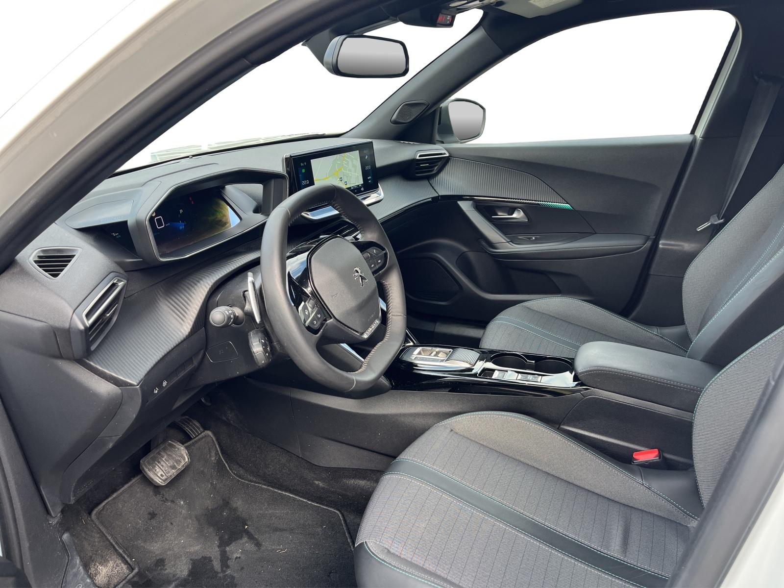 PEUGEOT 2008 1.2 PureTech 130 Allure Pack-image-5