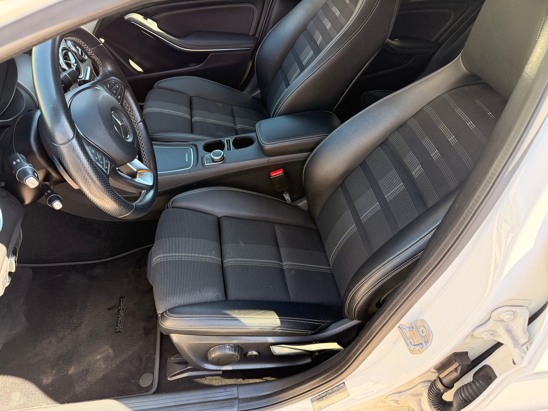 MERCEDES-BENZ GLA 200 Night Star 7G-DCT-image-6