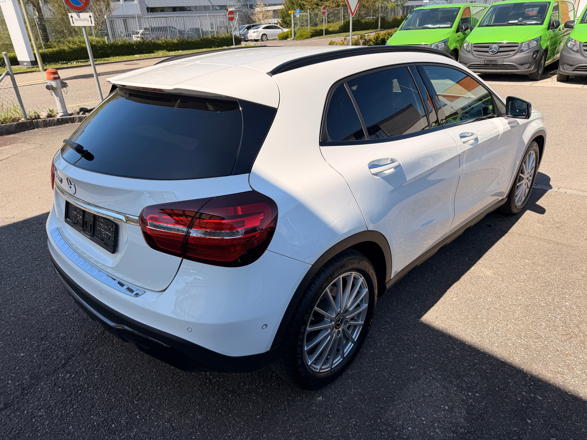 MERCEDES-BENZ GLA 200 Night Star 7G-DCT-image-4