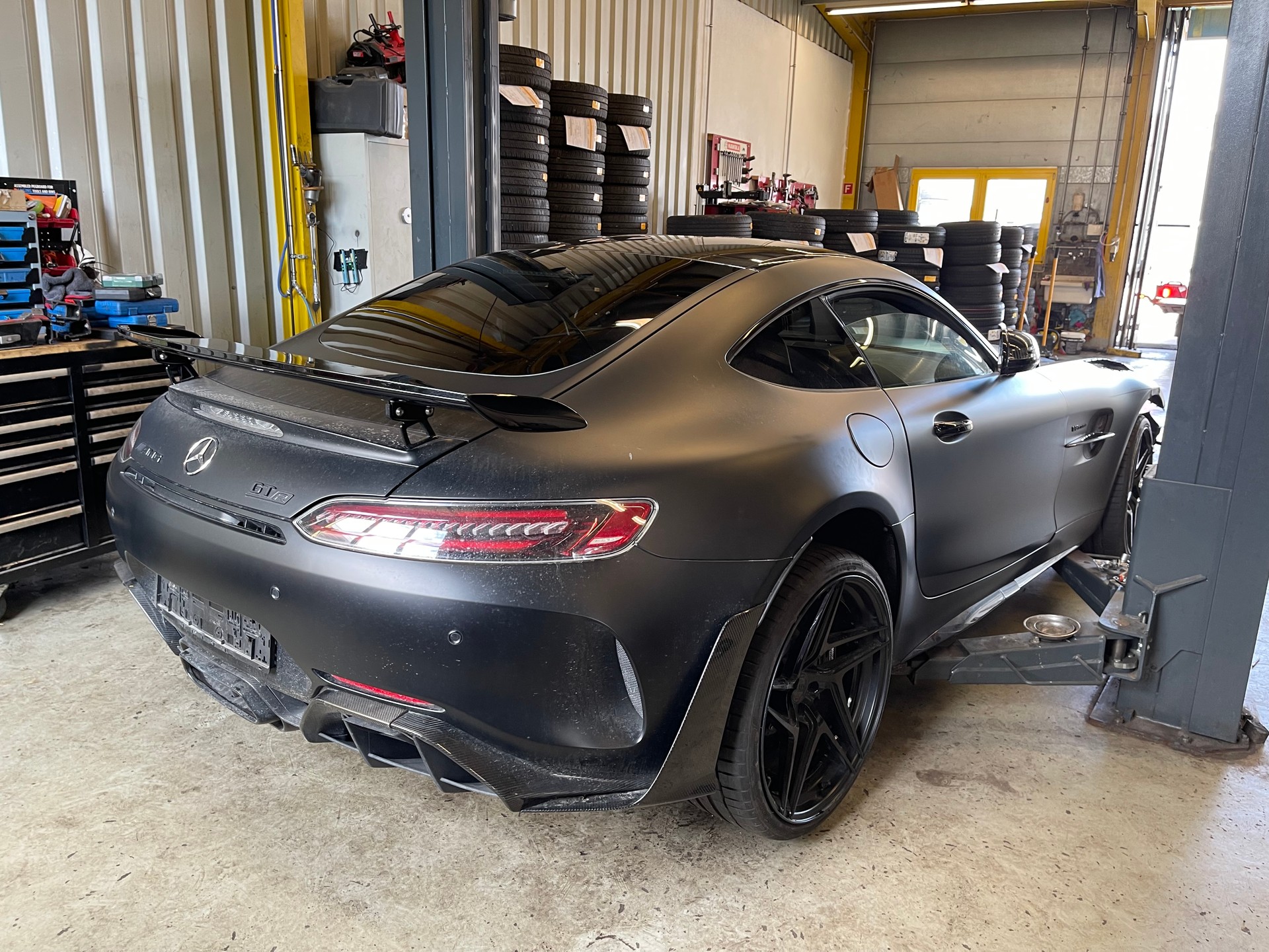 MERCEDES-BENZ AMG GT R PRO-image-3