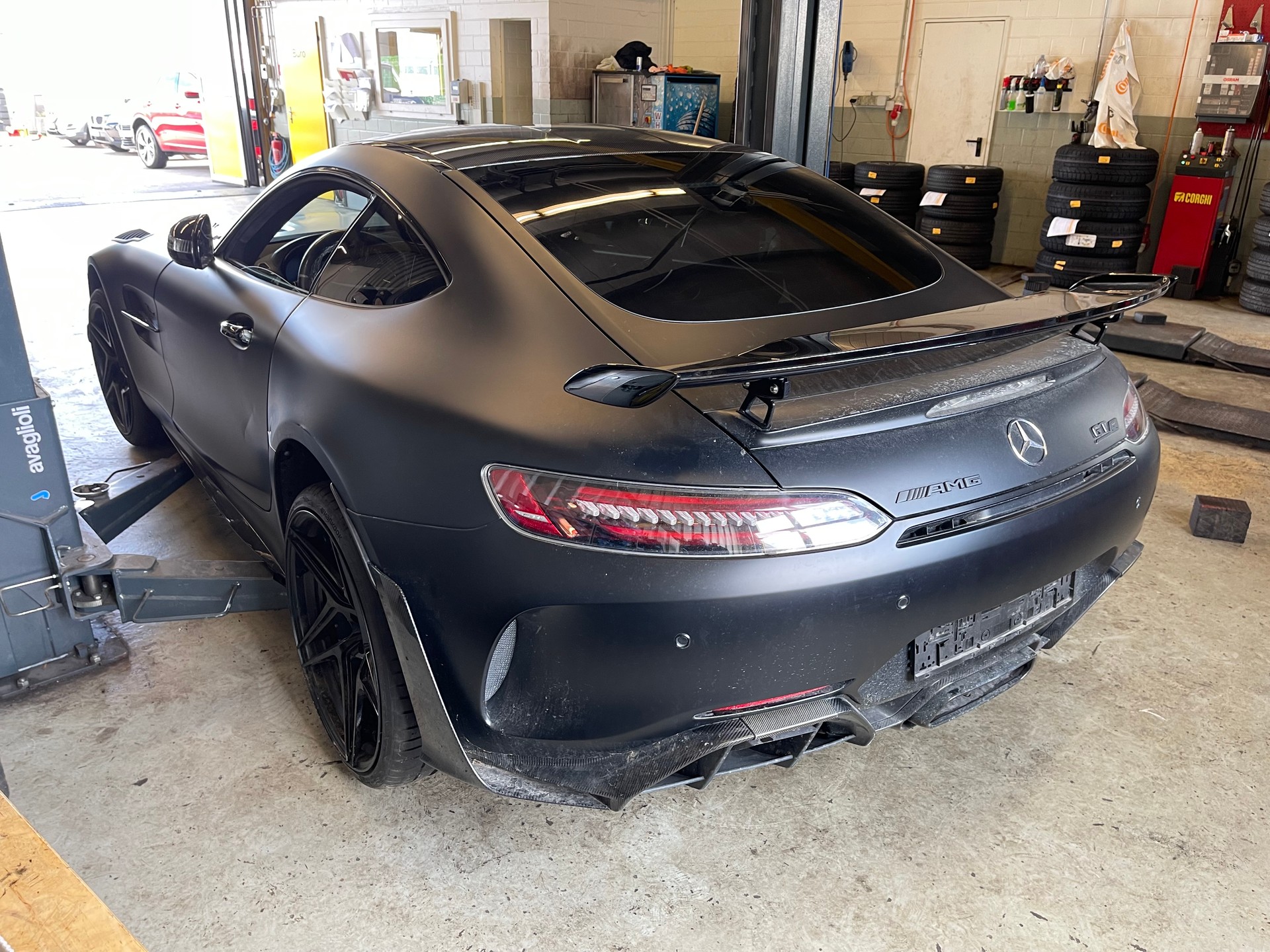 MERCEDES-BENZ AMG GT R PRO-image-4