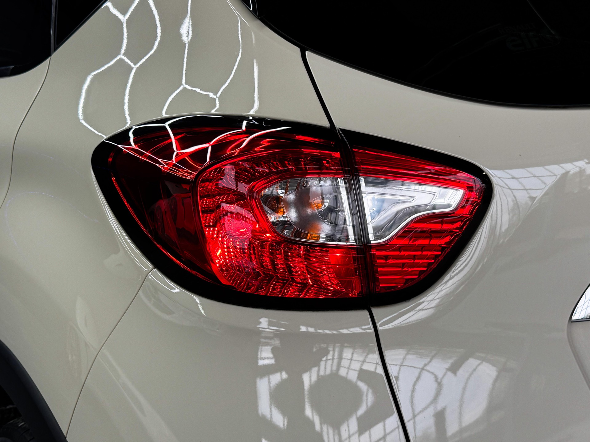 RENAULT Captur 1.5 dCi Privilège-image-8