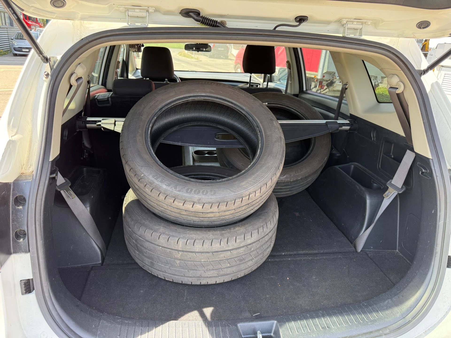 KIA Carens 1.7 CRDi Style-image-9