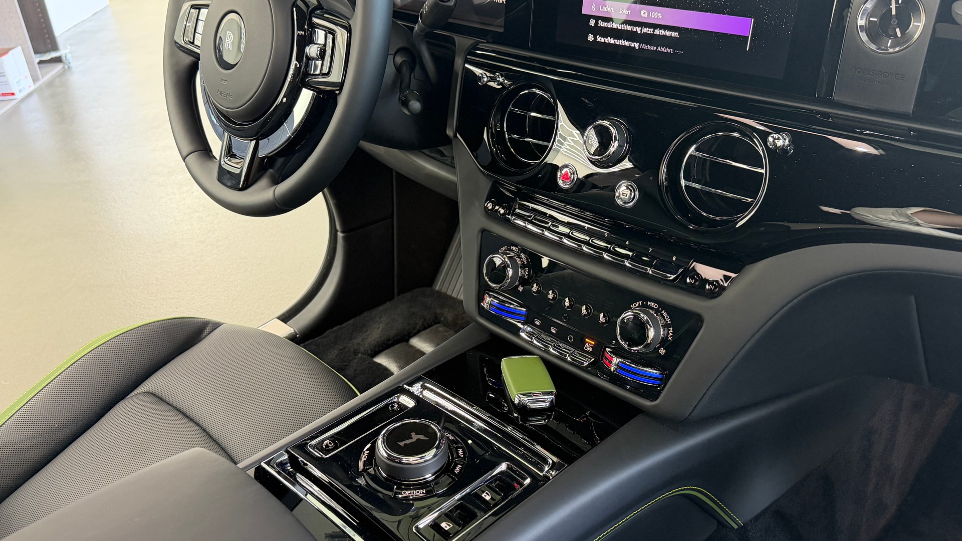 ROLLS-ROYCE Spectre Black Badge-image-19