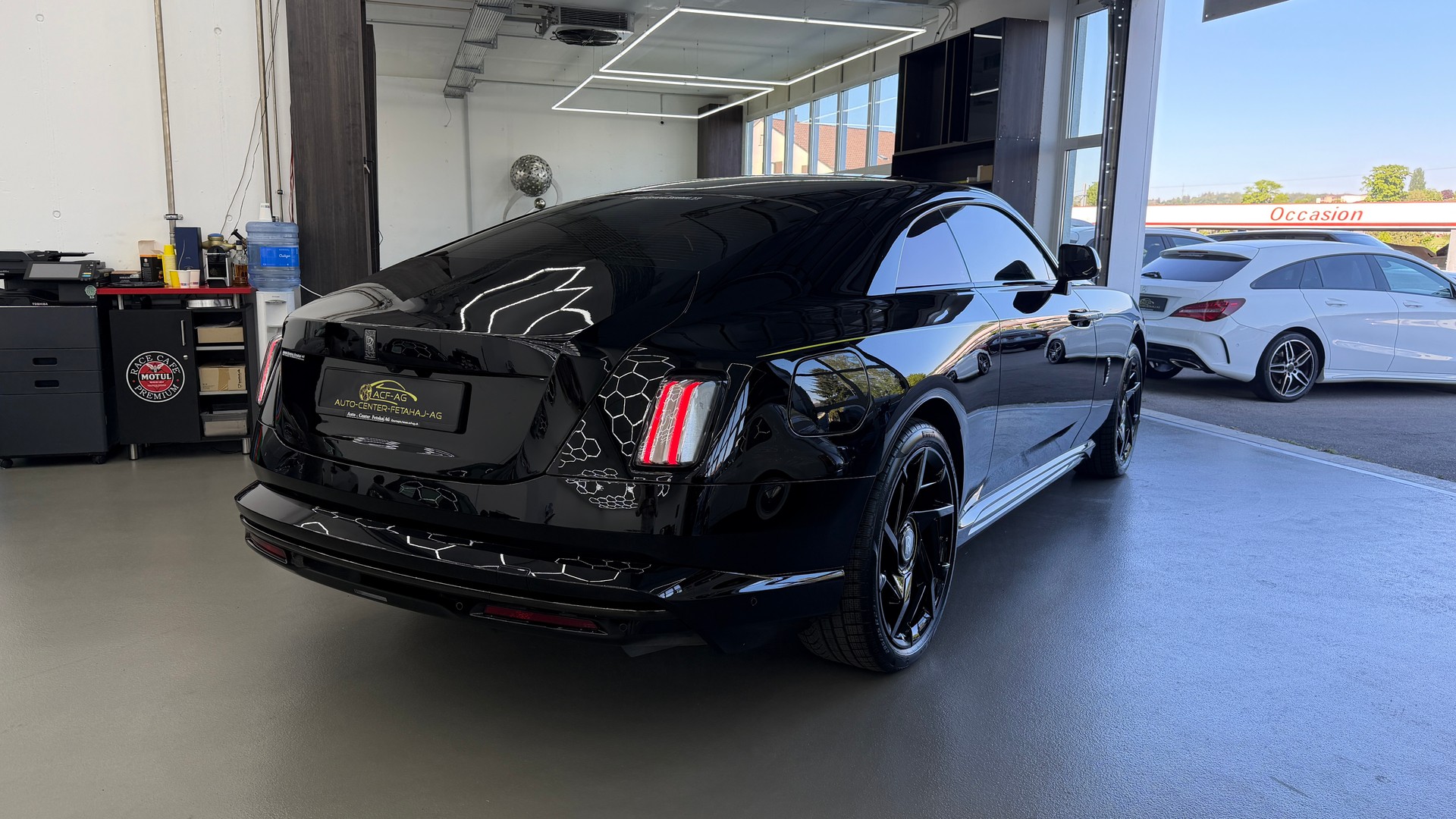 ROLLS-ROYCE Spectre Black Badge-showroom-element-3