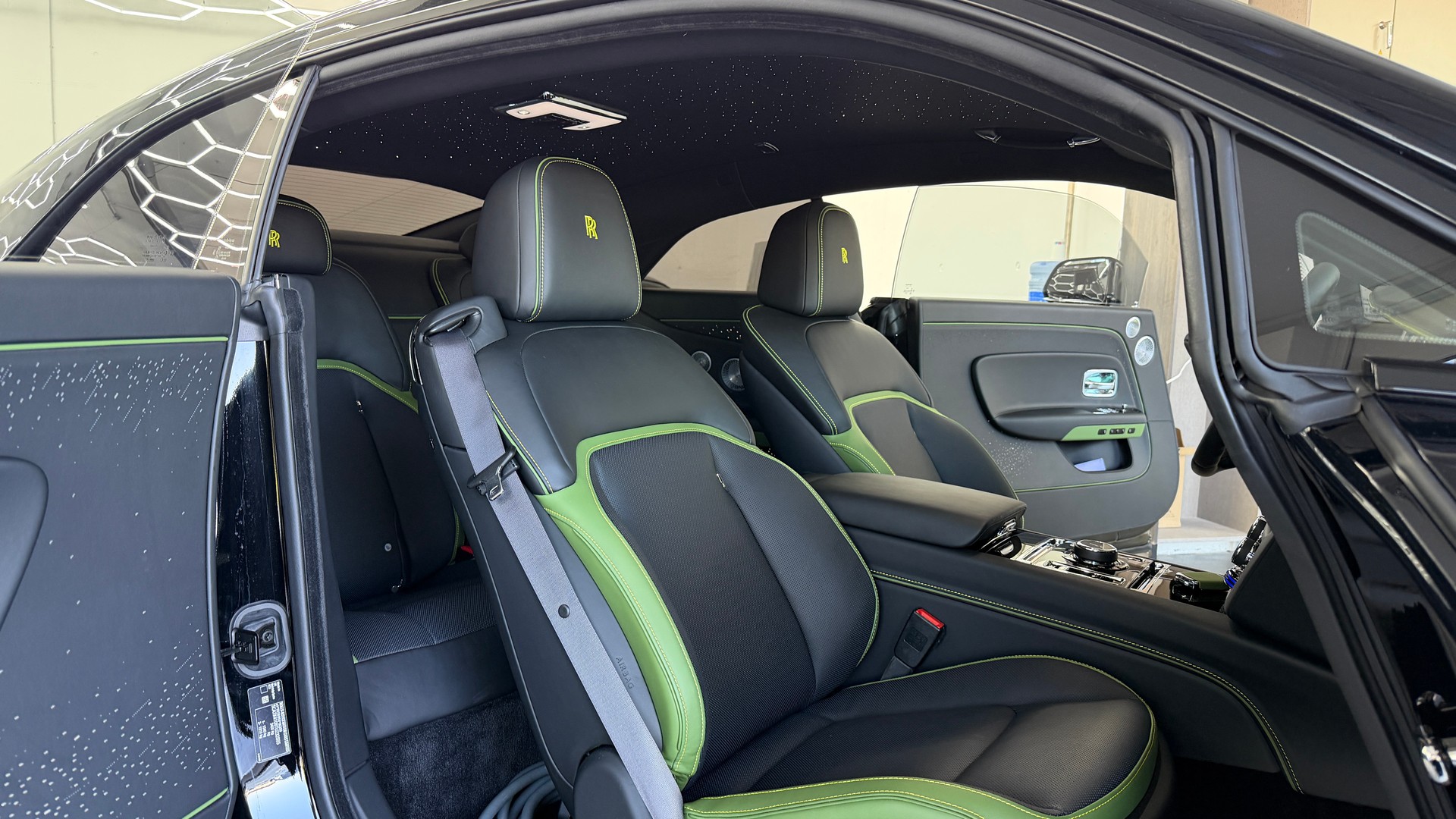 ROLLS-ROYCE Spectre Black Badge-image-15