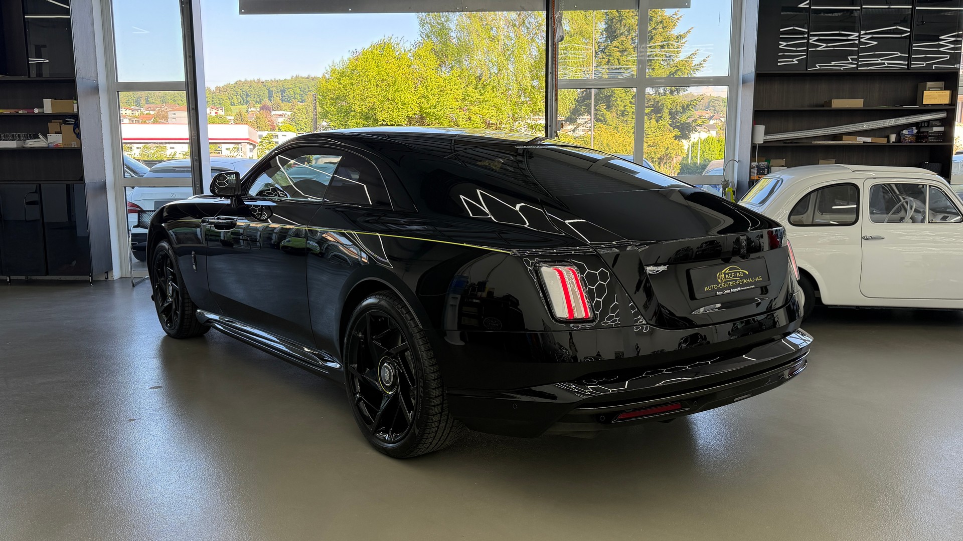 ROLLS-ROYCE Spectre Black Badge-image-5