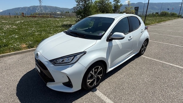 TOYOTA 1.5 VVT-i HSD Trend