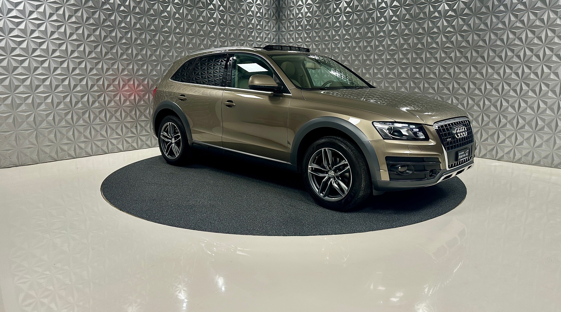 AUDI Q5 2.0 TFSI quattro S-tronic-image-2