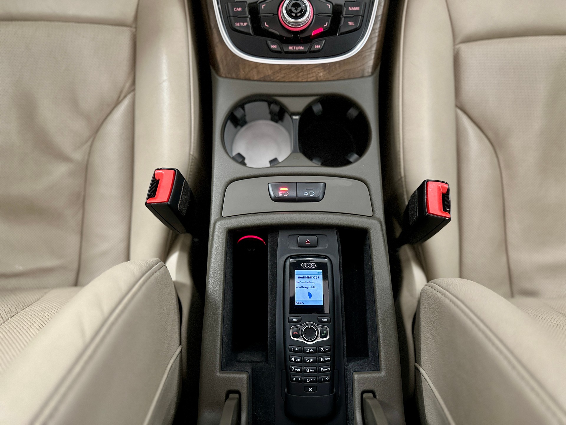 AUDI Q5 2.0 TFSI quattro S-tronic-image-25