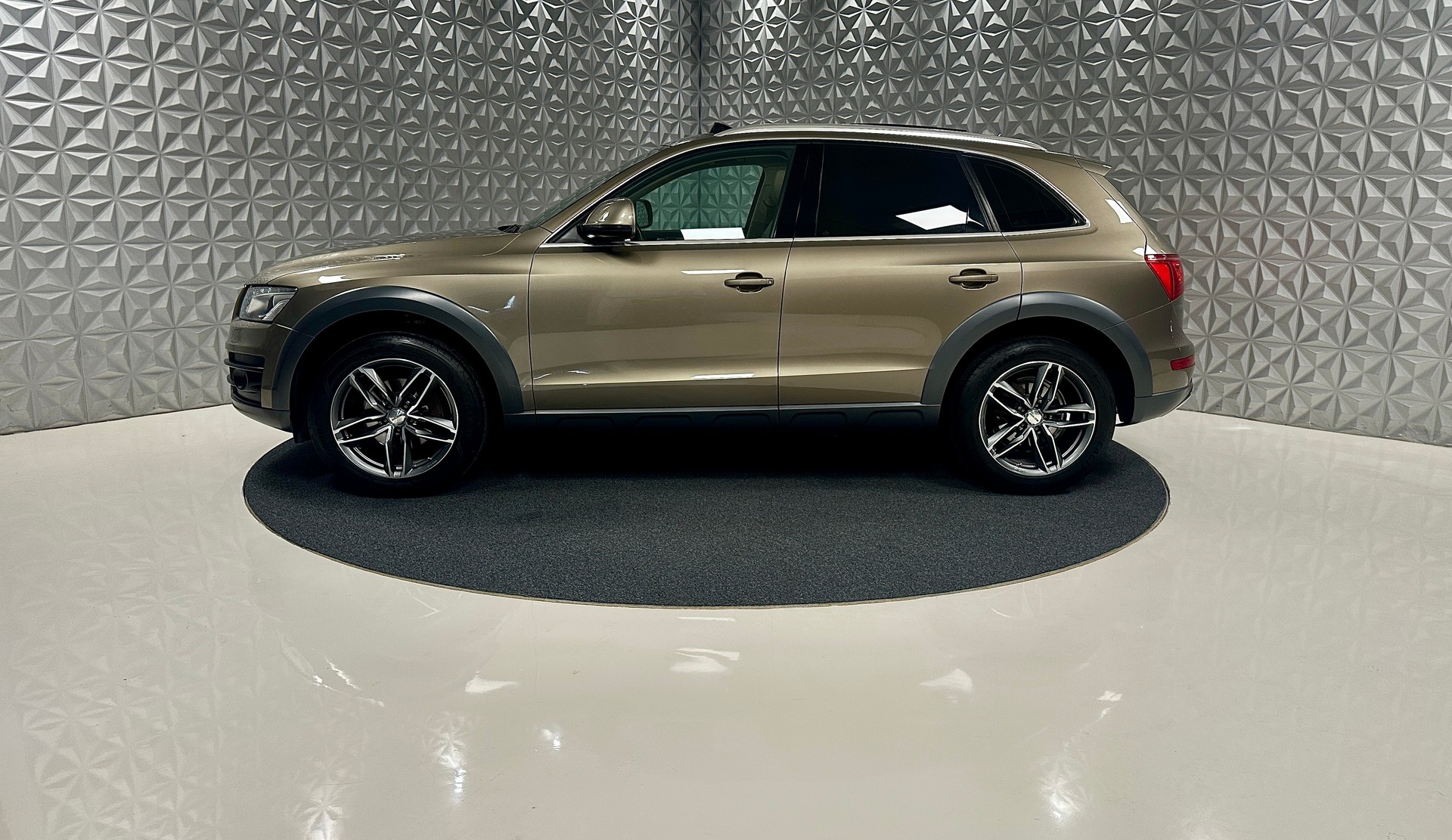 AUDI Q5 2.0 TFSI quattro S-tronic-image-7