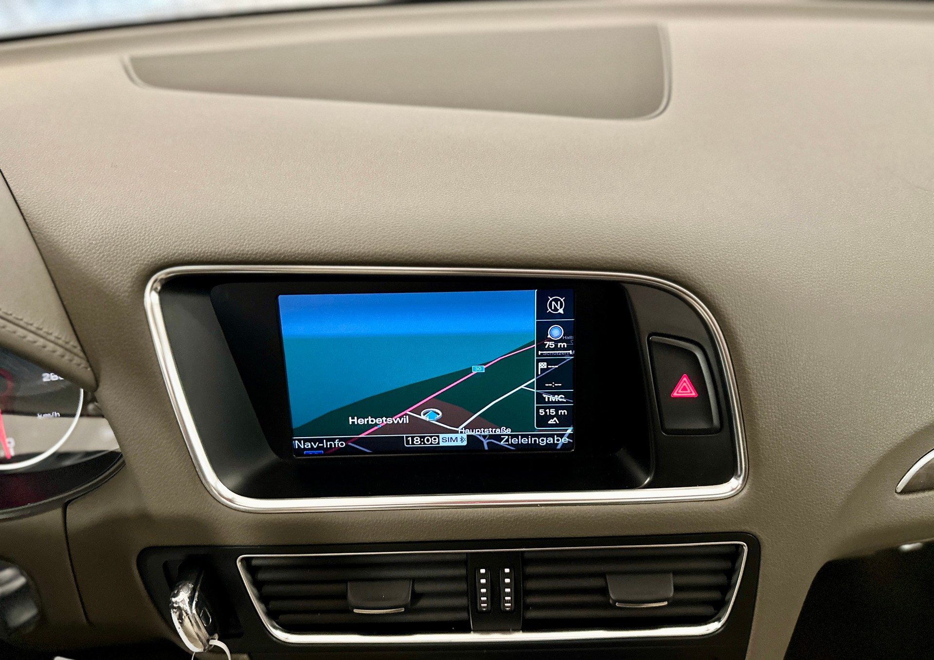 AUDI Q5 2.0 TFSI quattro S-tronic-image-18