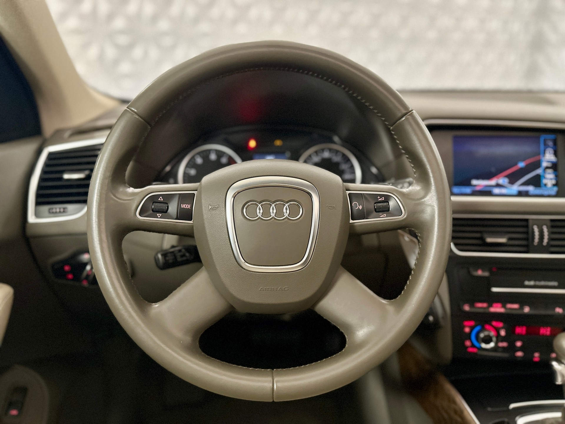 AUDI Q5 2.0 TFSI quattro S-tronic-image-26