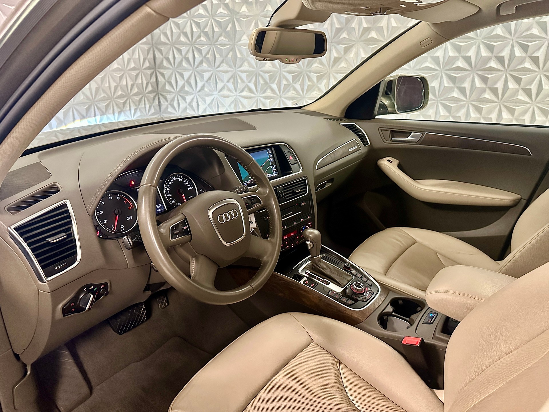 AUDI Q5 2.0 TFSI quattro S-tronic-image-10