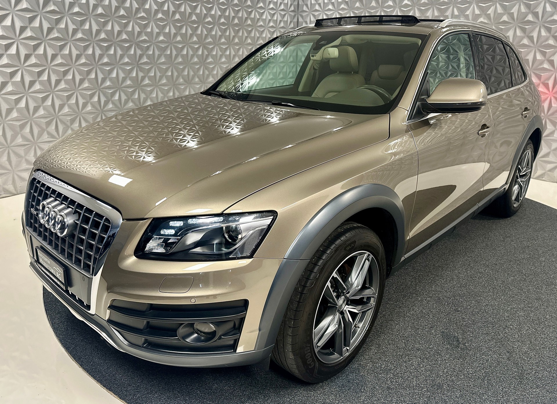 AUDI Q5 2.0 TFSI quattro S-tronic-image-8