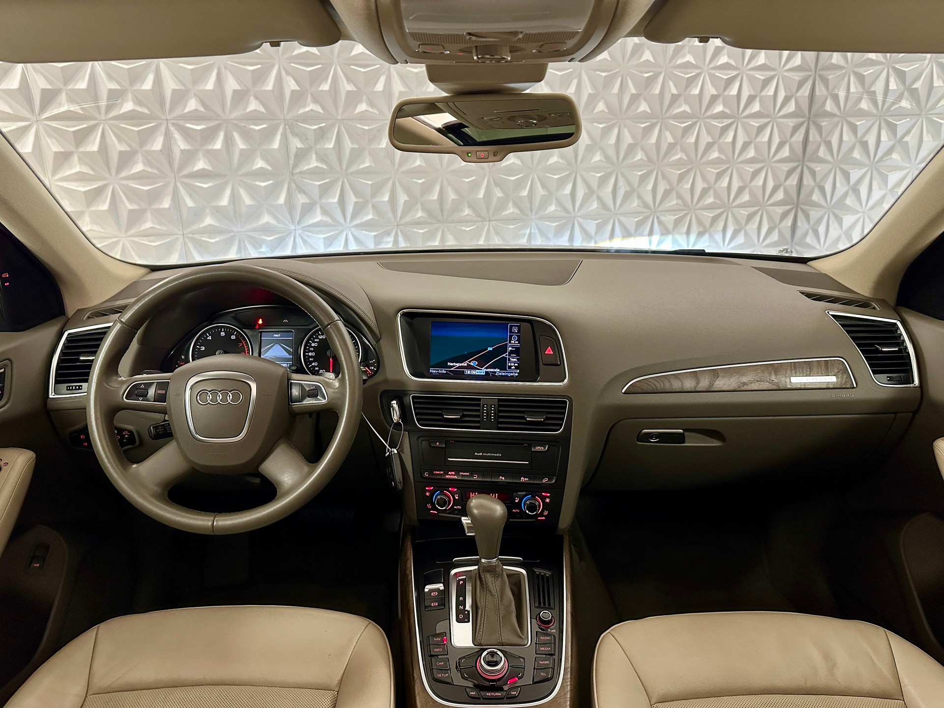 AUDI Q5 2.0 TFSI quattro S-tronic-image-17
