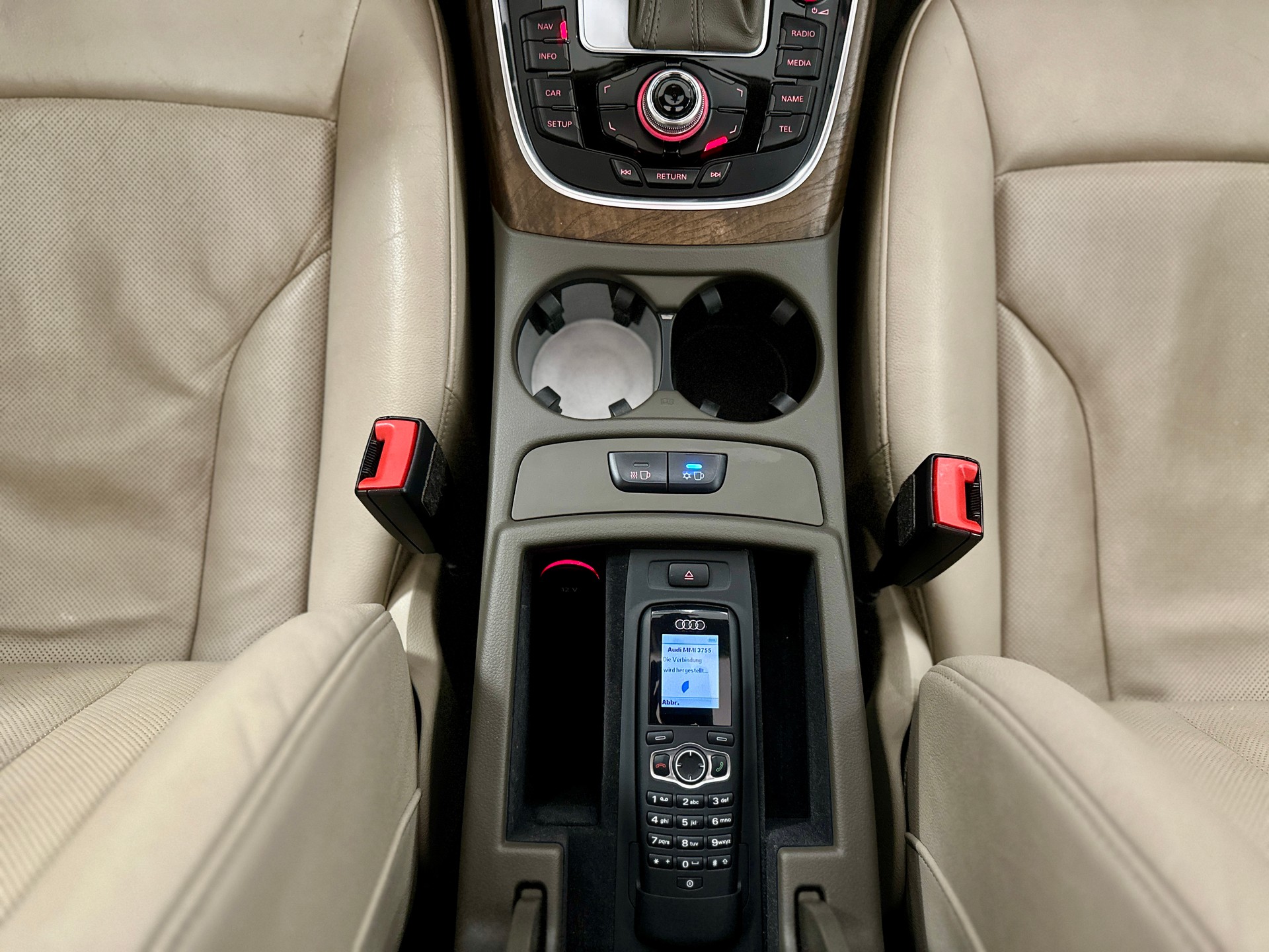 AUDI Q5 2.0 TFSI quattro S-tronic-image-24