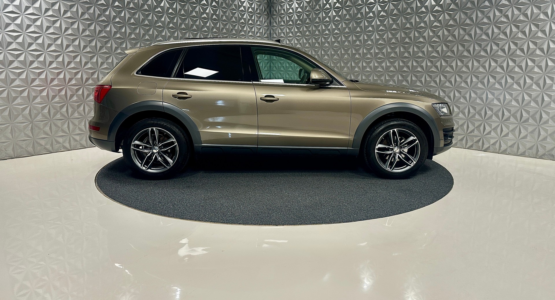 AUDI Q5 2.0 TFSI quattro S-tronic-image-3