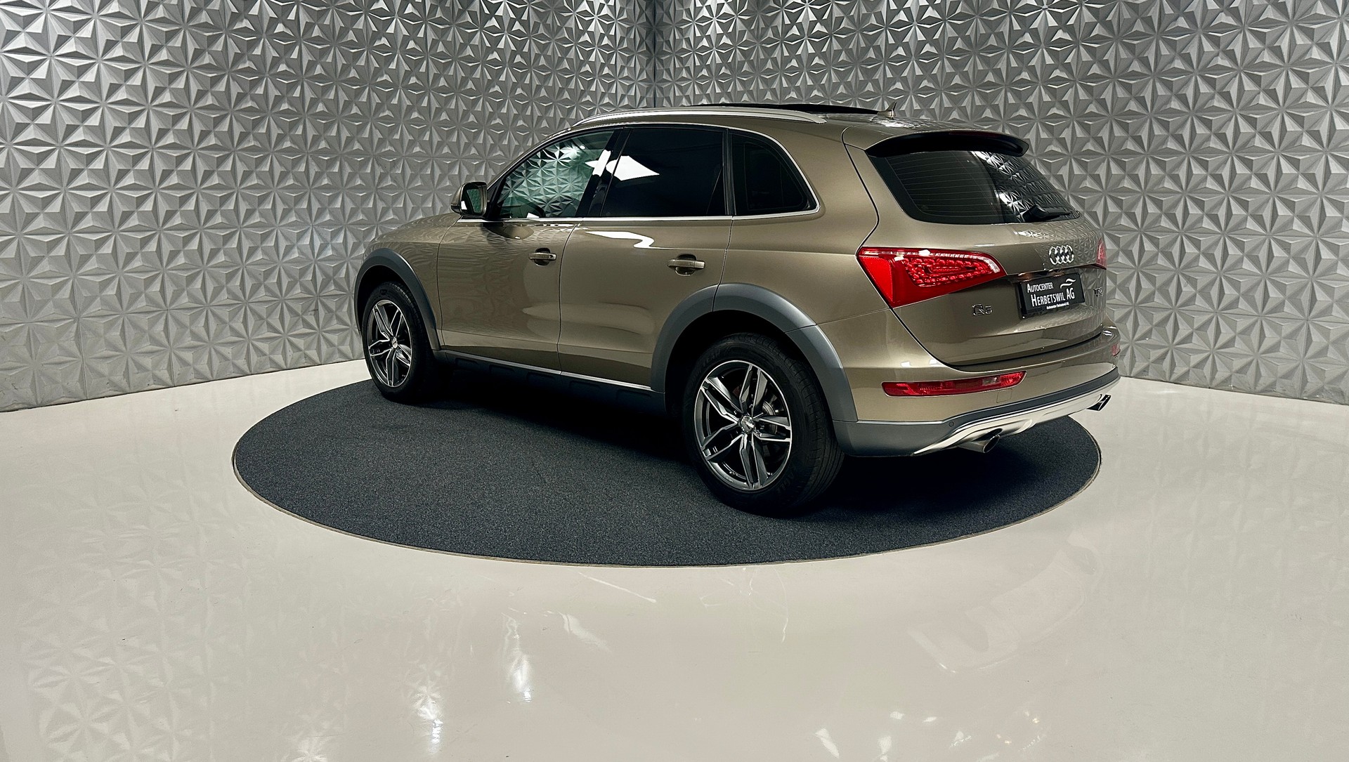 AUDI Q5 2.0 TFSI quattro S-tronic-image-6