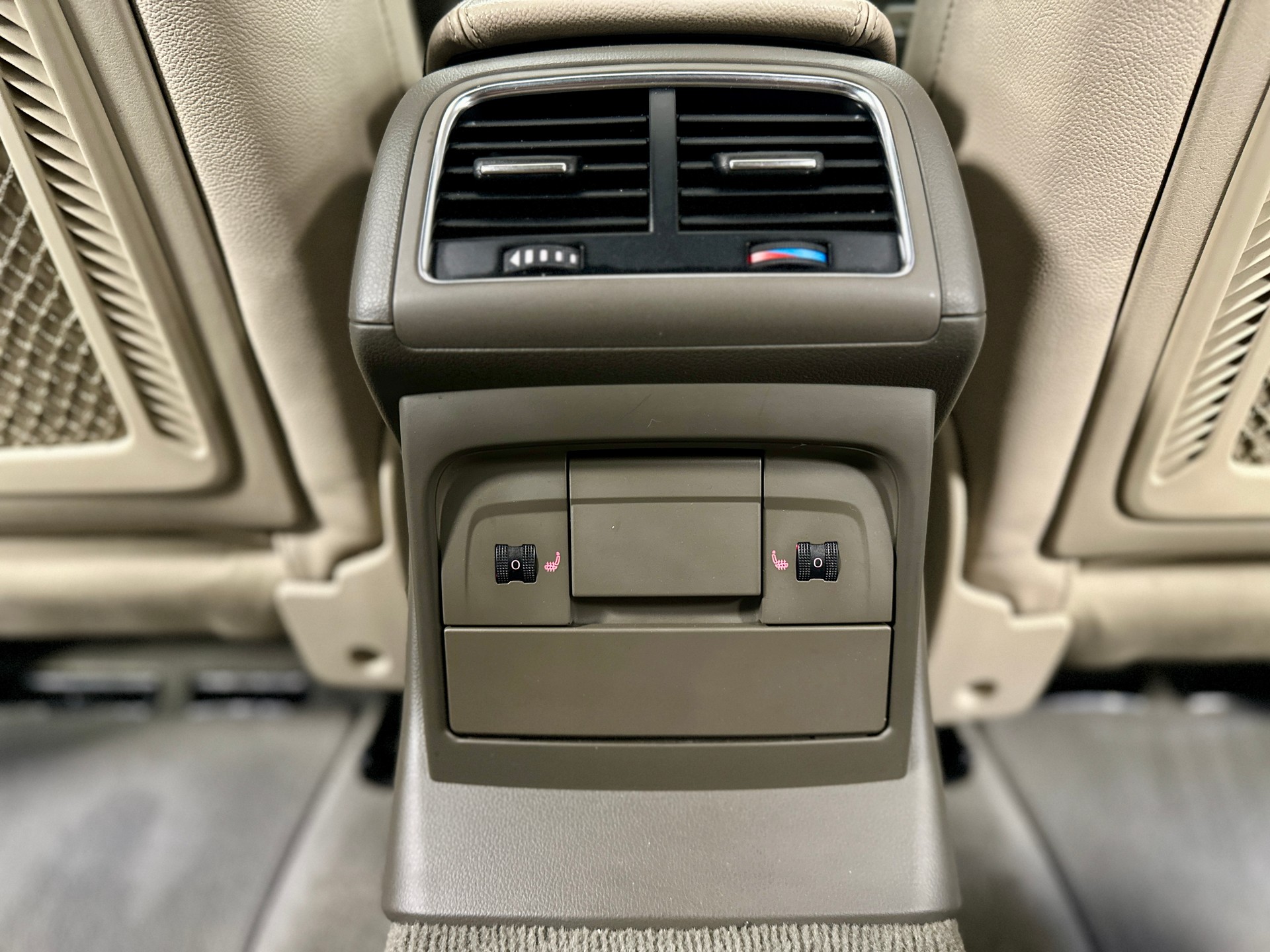 AUDI Q5 2.0 TFSI quattro S-tronic-image-16
