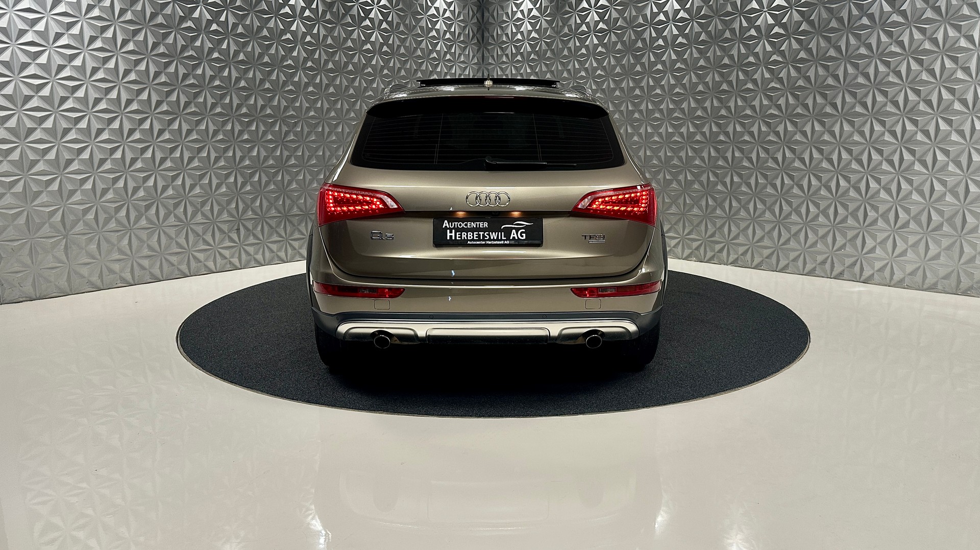 AUDI Q5 2.0 TFSI quattro S-tronic-image-5