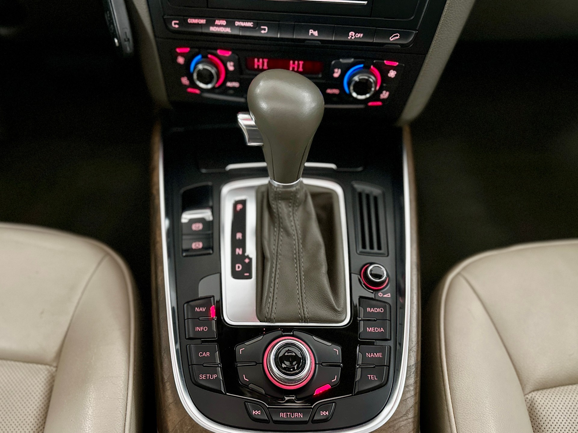 AUDI Q5 2.0 TFSI quattro S-tronic-image-23