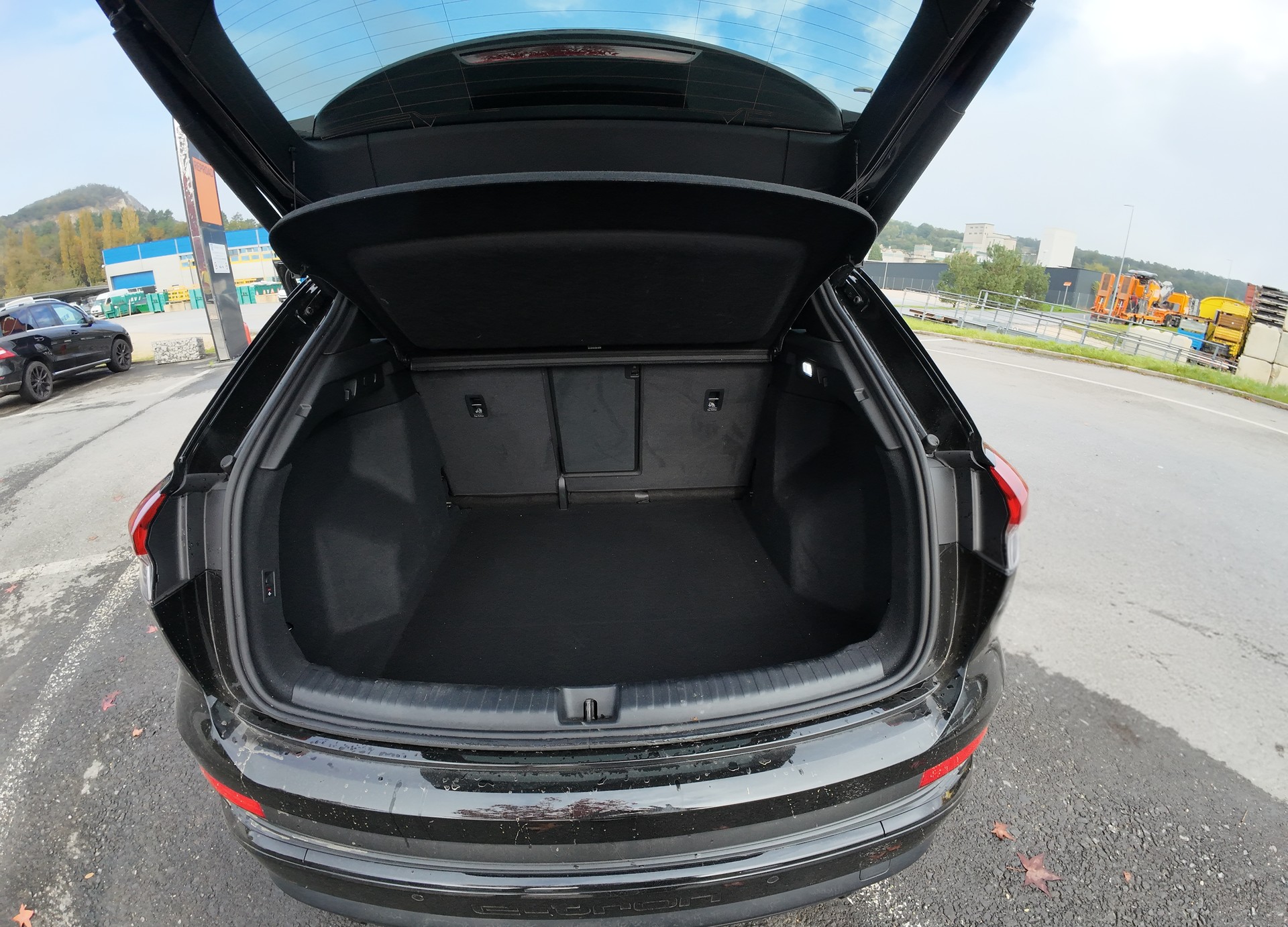 AUDI Q4 e-tron 45 Attraction quattro-image-8