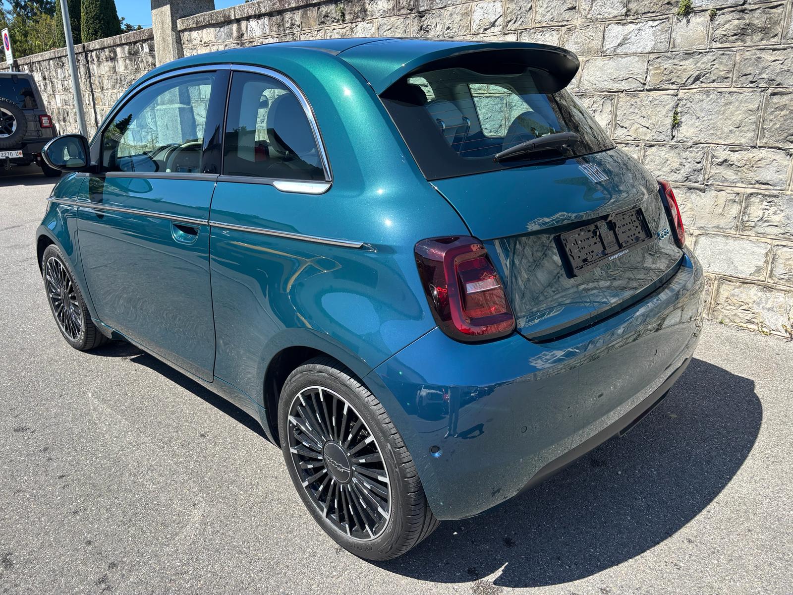 FIAT 500 electric 87 kW La Prima-showroom-element-1