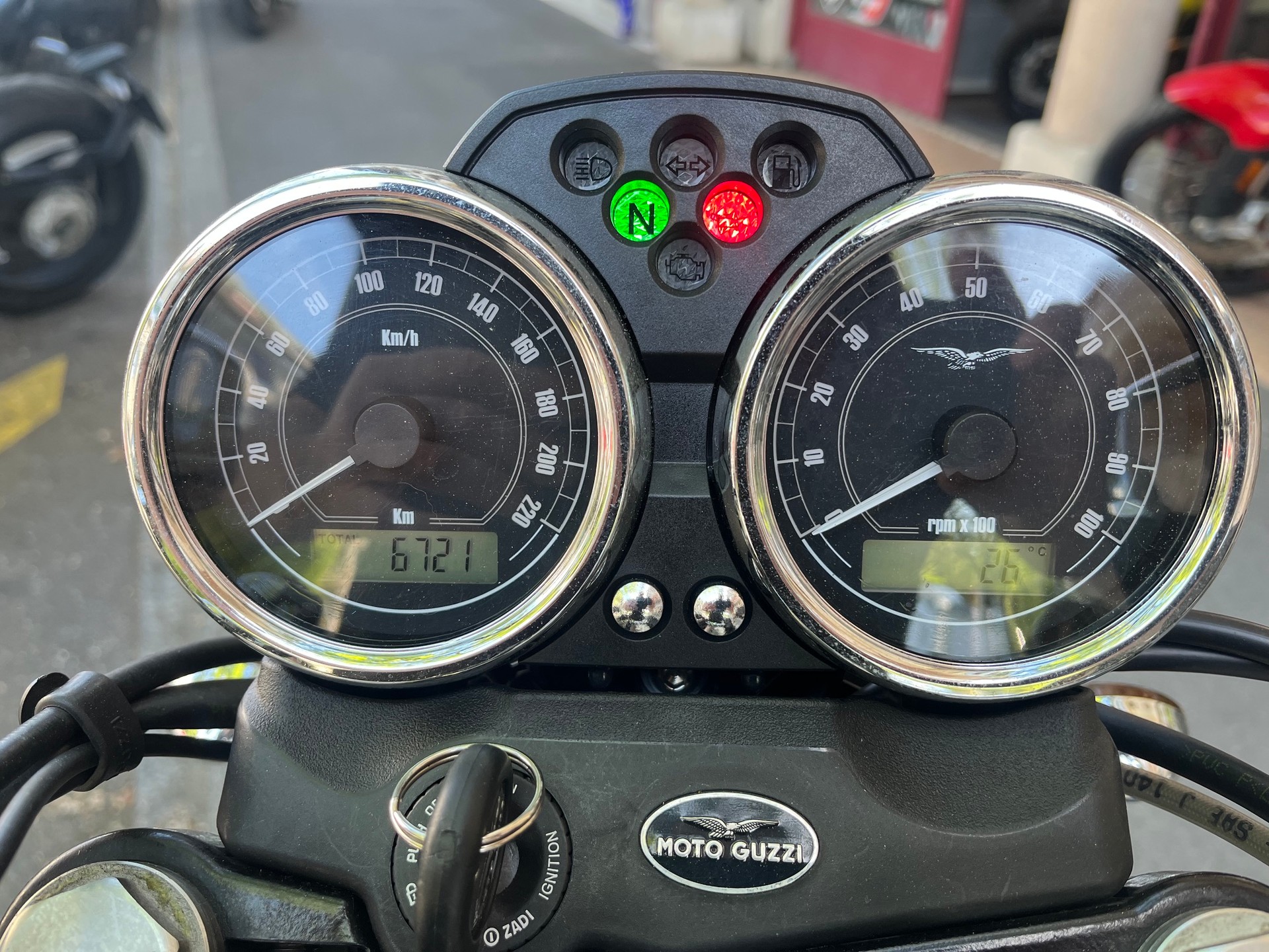 MOTO GUZZI V7-image-5