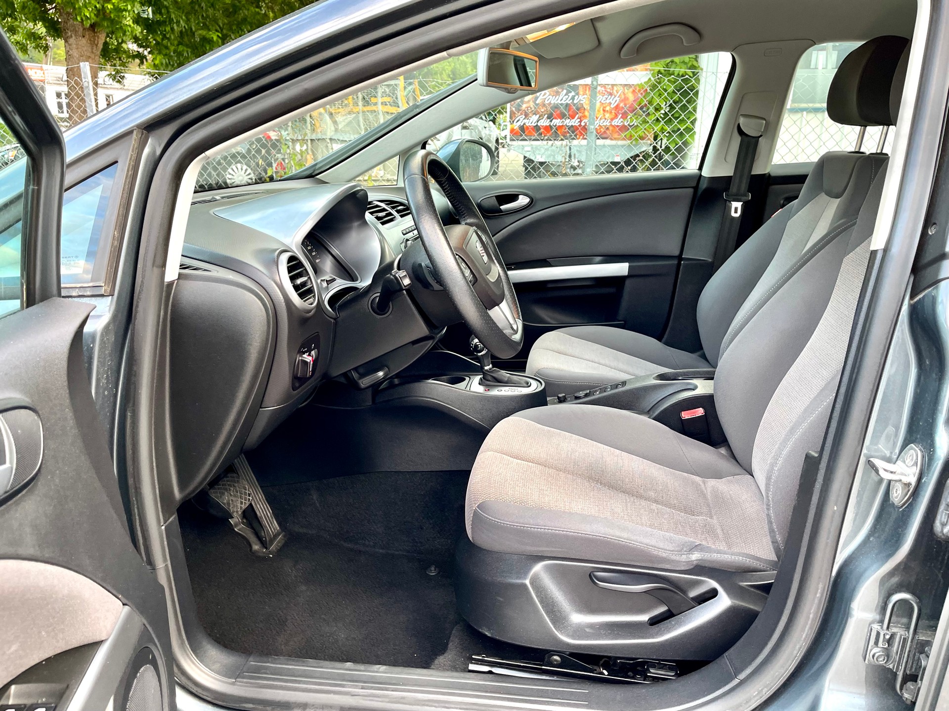 SEAT Leon 1.8 TSI FR DSG-image-11