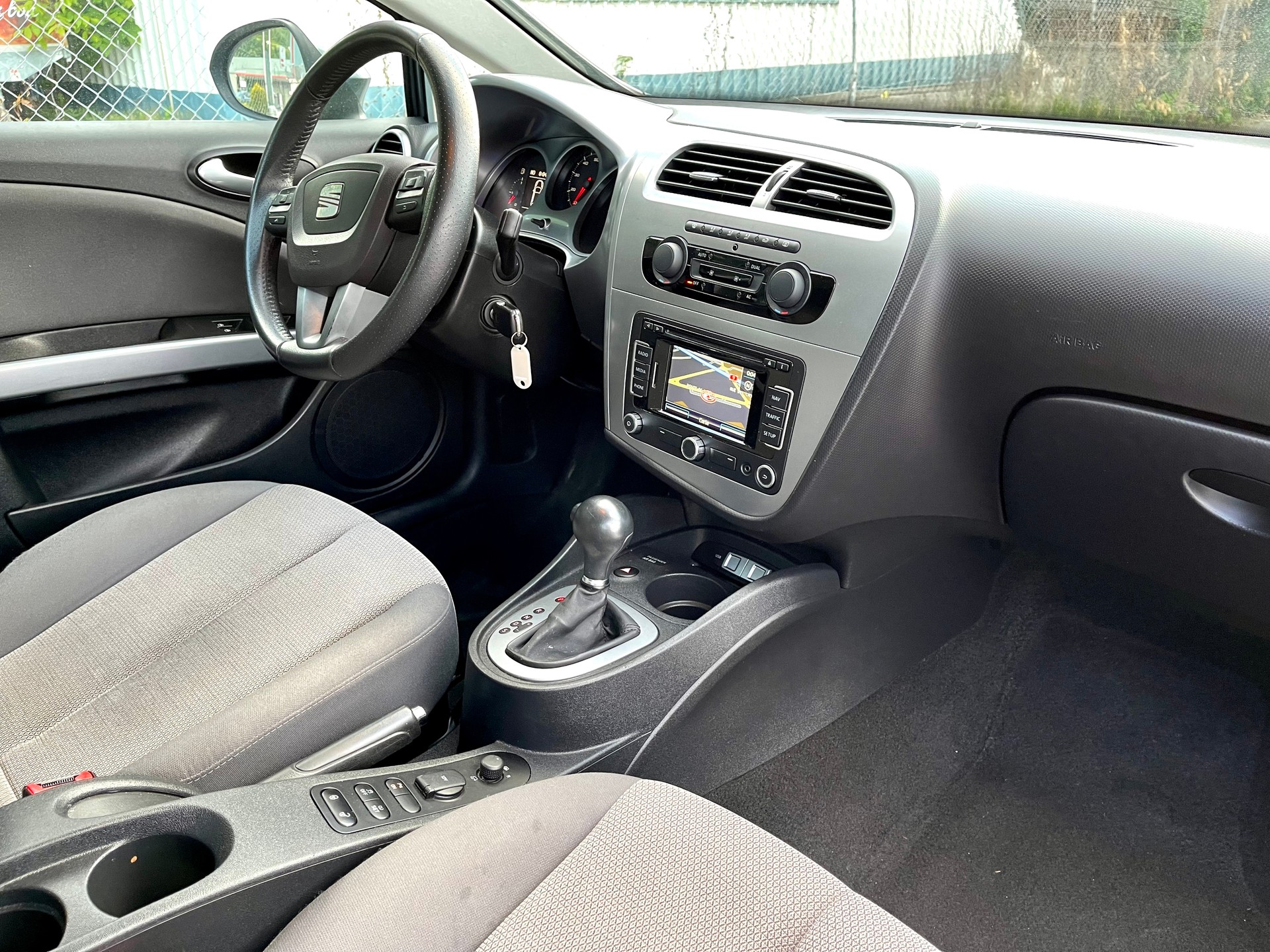 SEAT Leon 1.8 TSI FR DSG-image-9