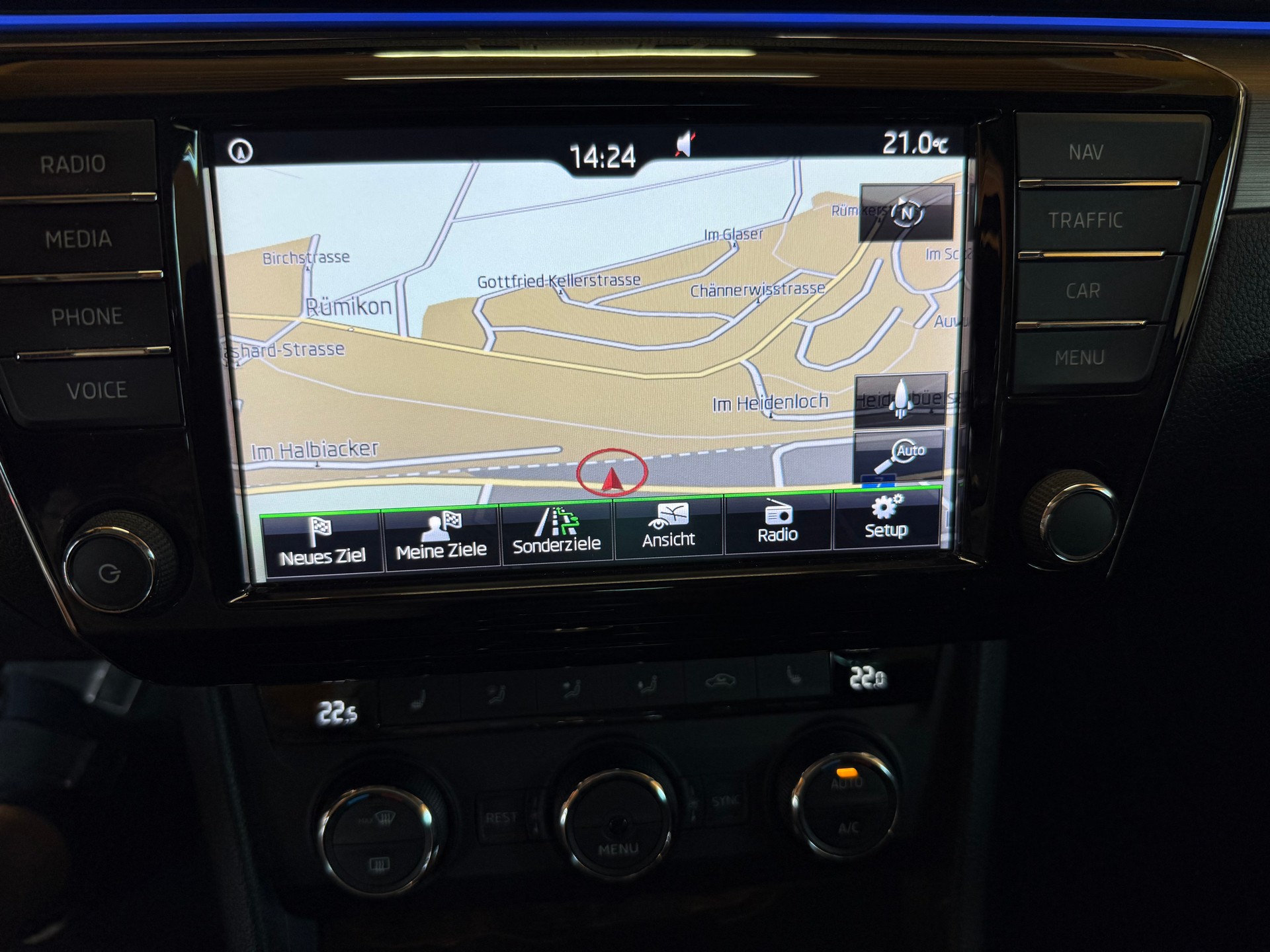 SKODA Superb Combi 2.0 TDi Style 4x4 DSG-image-12