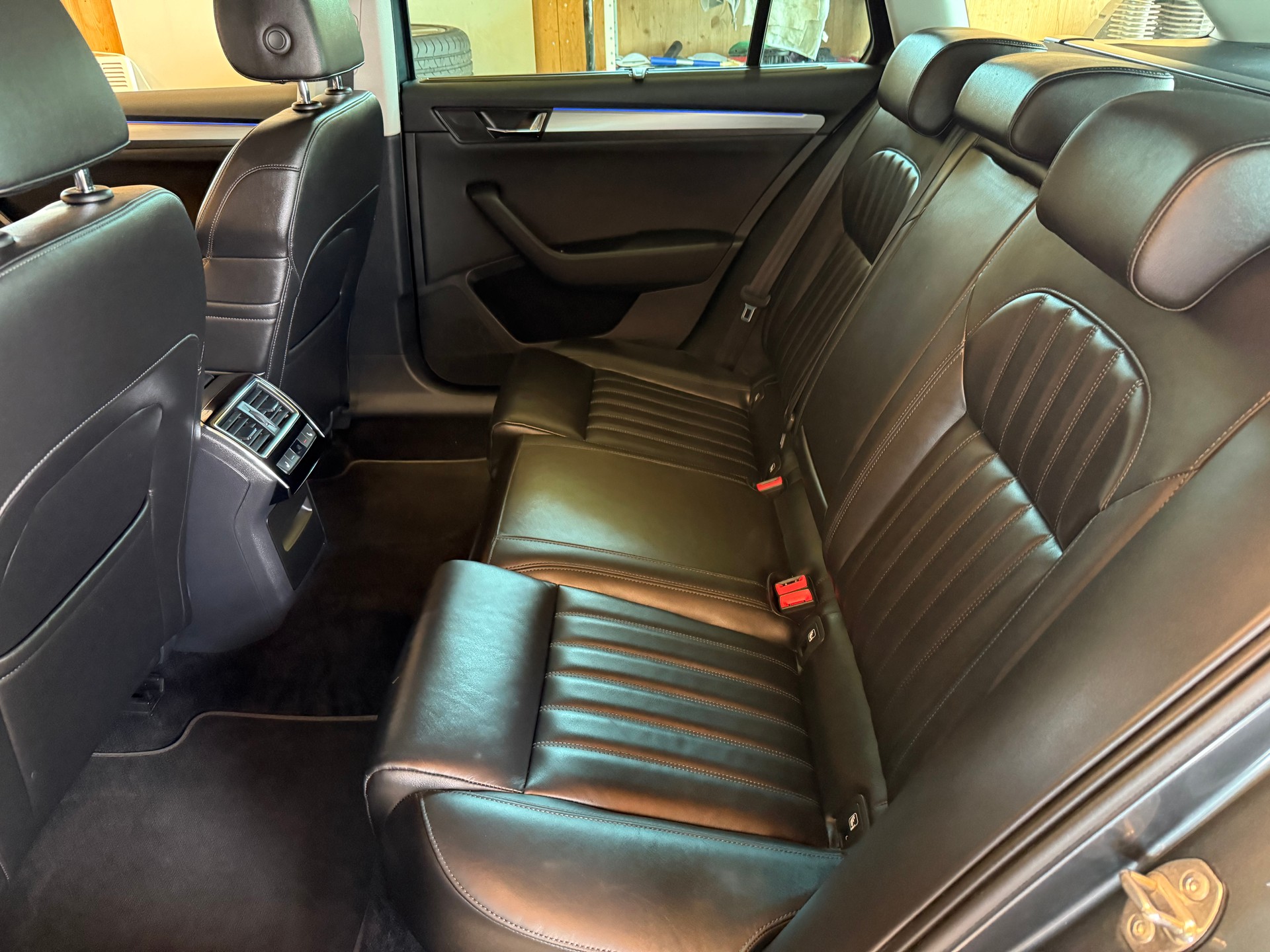 SKODA Superb Combi 2.0 TDi Style 4x4 DSG-image-7
