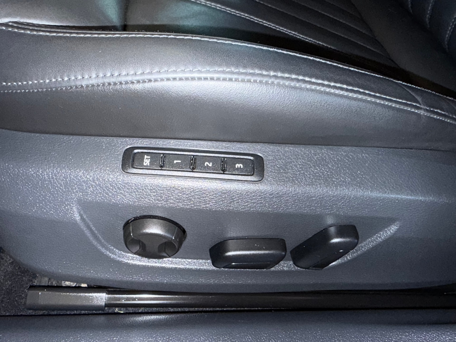 SKODA Superb Combi 2.0 TDi Style 4x4 DSG-image-16