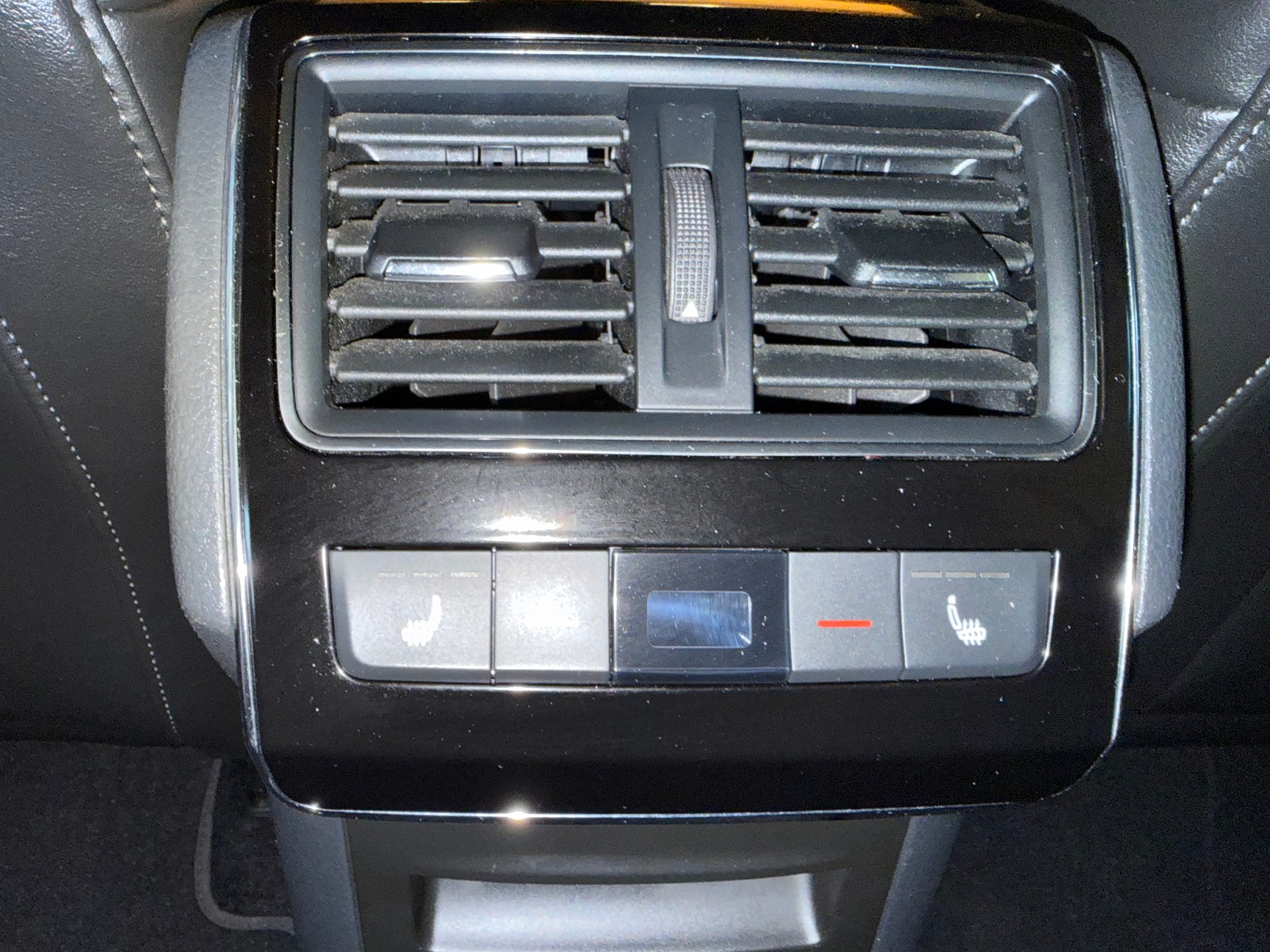 SKODA Superb Combi 2.0 TDi Style 4x4 DSG-image-15