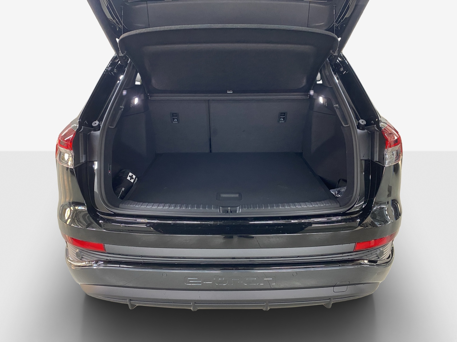 AUDI Q4 e-tron 45 Edition Swiss Ski quattro-image-12