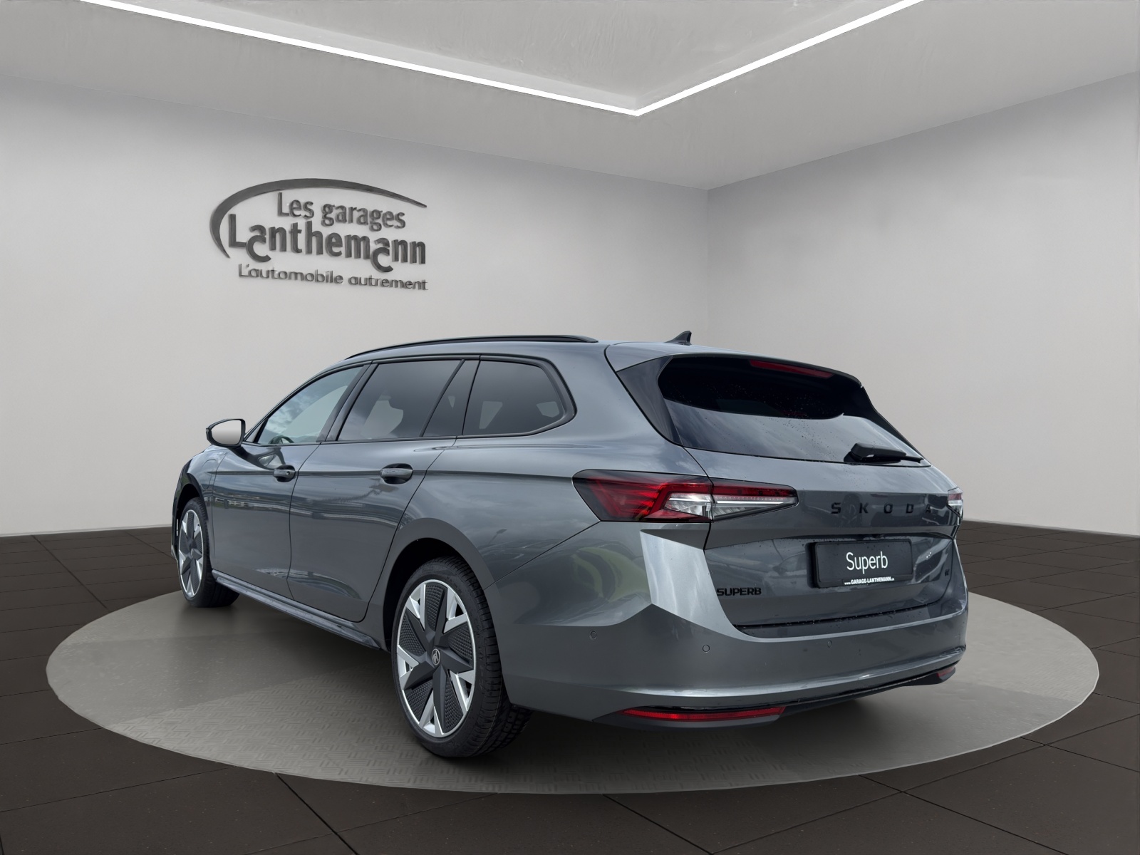 SKODA Superb Combi 1.5 TSI PHEV Sportline DSG-image-2