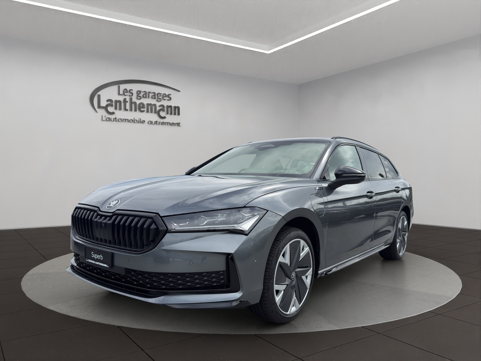 SKODA Superb Combi 1.5 TSI PHEV Sportline DSG-image-0