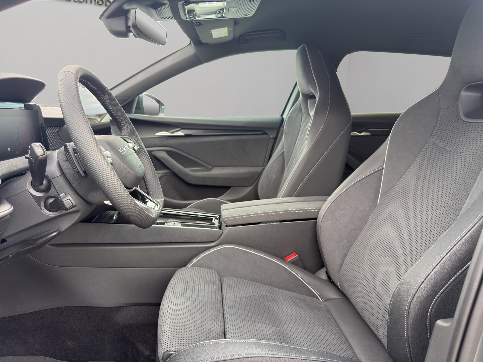 SKODA Superb Combi 1.5 TSI PHEV Sportline DSG-image-8