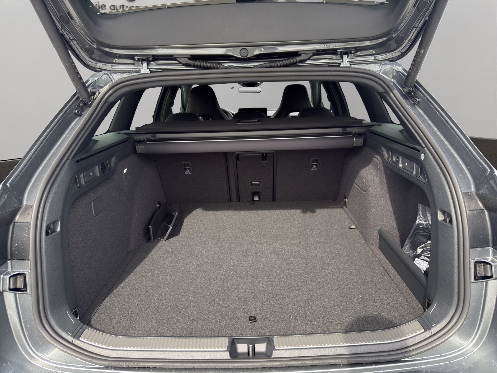 SKODA Superb Combi 1.5 TSI PHEV Sportline DSG-image-16