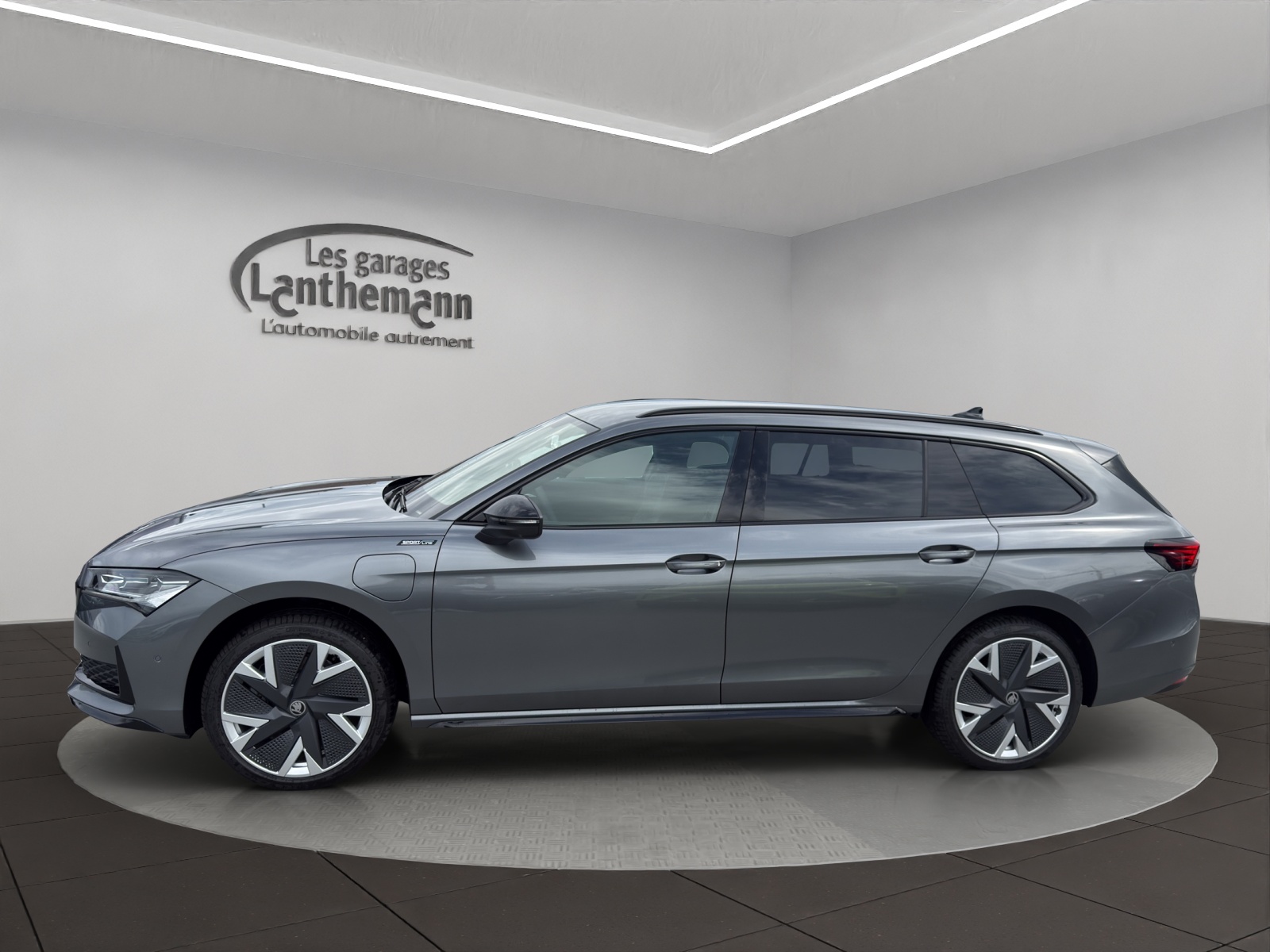 SKODA Superb Combi 1.5 TSI PHEV Sportline DSG-image-1