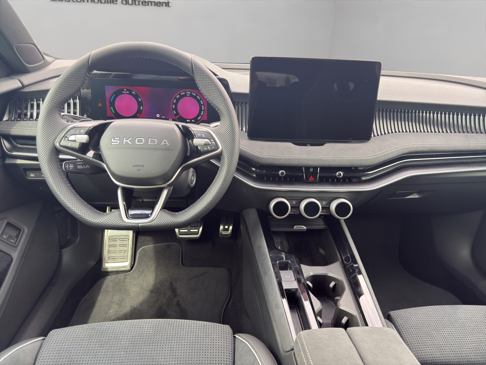 SKODA Superb Combi 1.5 TSI PHEV Sportline DSG-image-9