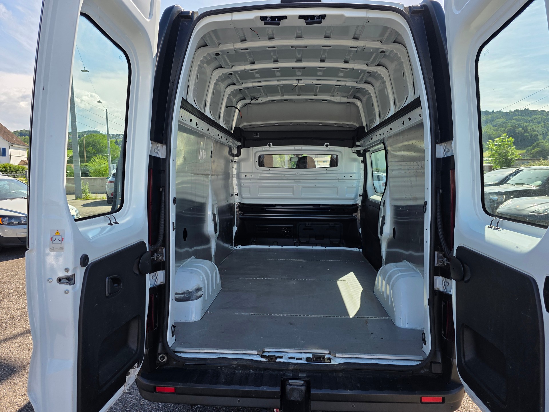 RENAULT Trafic 2.0 ENERGY dCi145 3.0t Business L2H2 * CH-Fahrzeug *-image-5