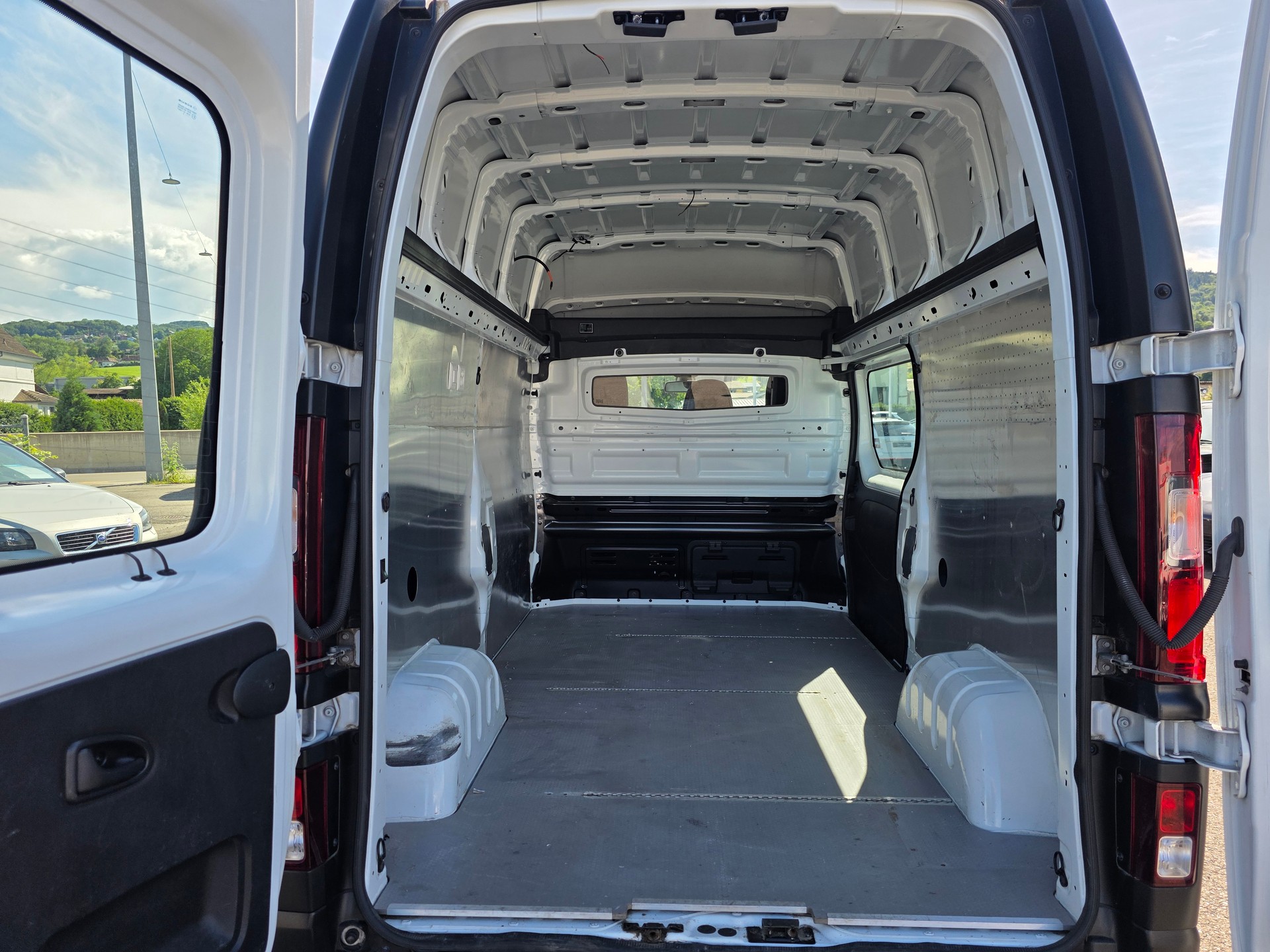 RENAULT Trafic 2.0 ENERGY dCi145 3.0t Business L2H2 * CH-Fahrzeug *-image-7